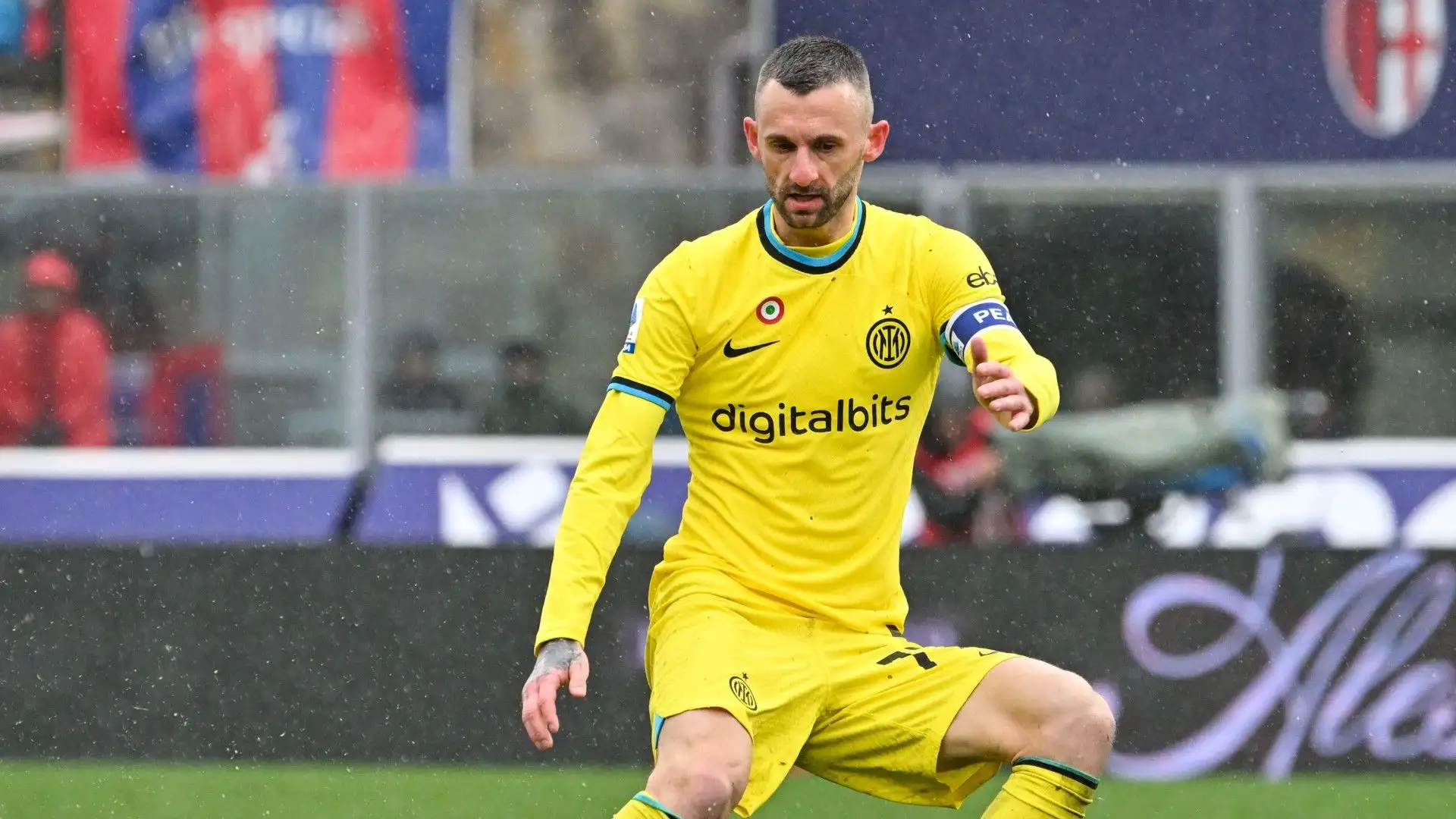 Brozovic 5: in versione affannata. Il campo non favorisce le sue geometrie, lui soffre dall'inizio alla fine
