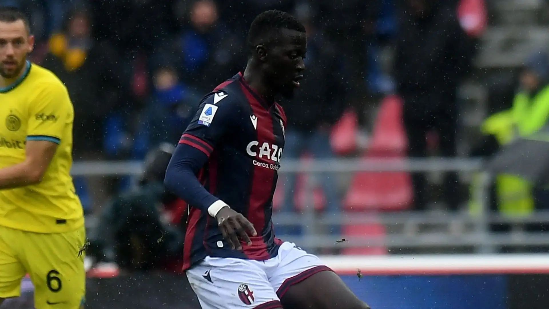 Barrow 6,5: un gol annullato dal VAR, uno sbagliato davanti a Onana. Tanto lavoro, costante pericolo per la difesa nerazzurra 

