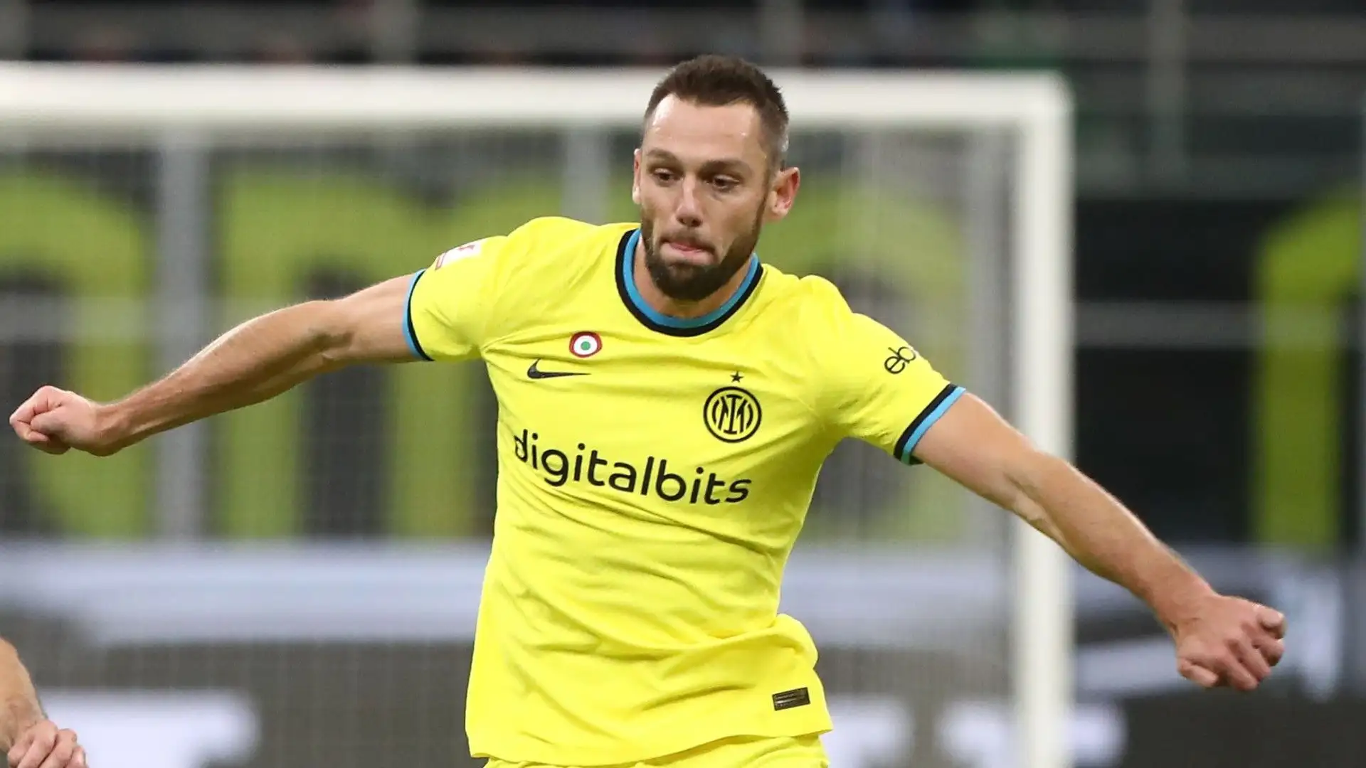 De Vrij: 5,5 vince il ballottaggio con Acerbi ma solo per 45', poi viene sostituito per il giallo rimediato dopo un primo tempo con qualche insicurezza 
