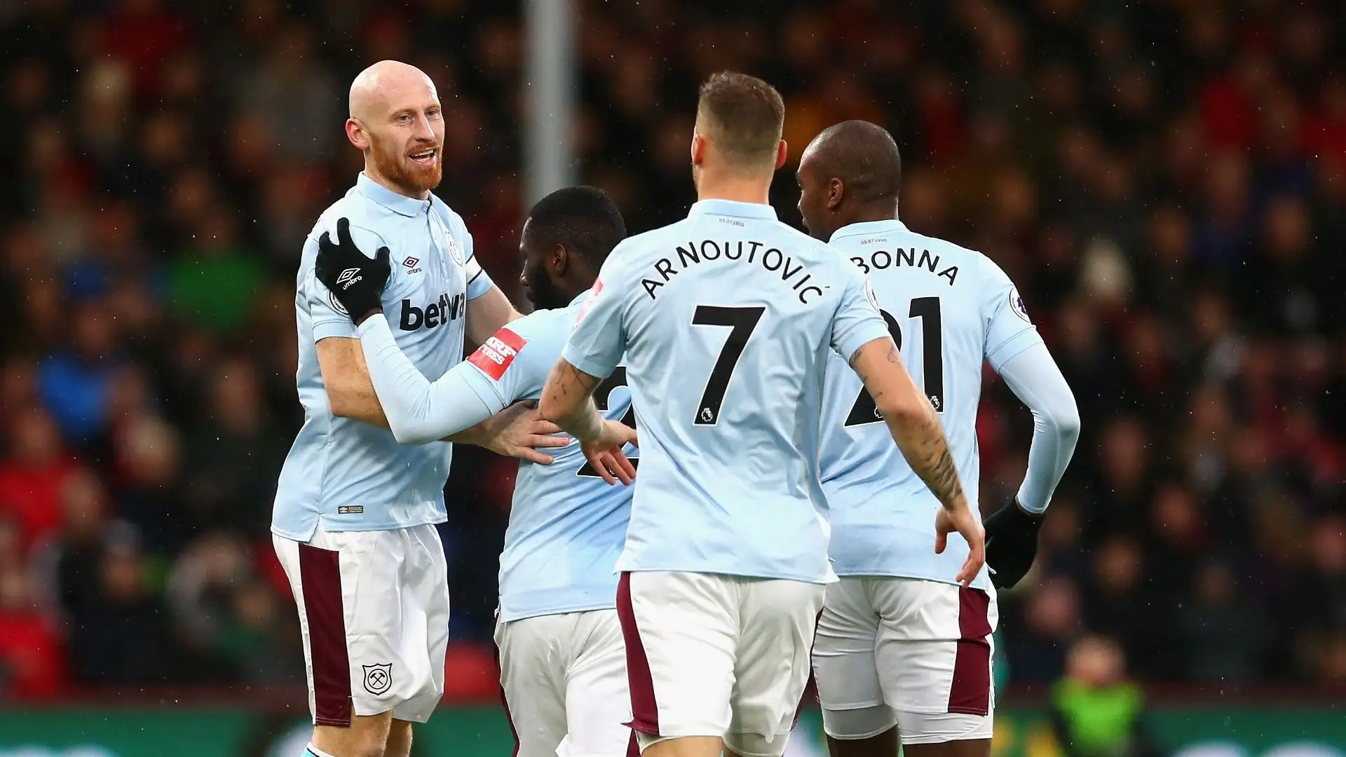 Nel dicembre del 2017 Arnautovic è magicamente diventato Arnoutovic. Il magazziniere ha invertito la a con la o