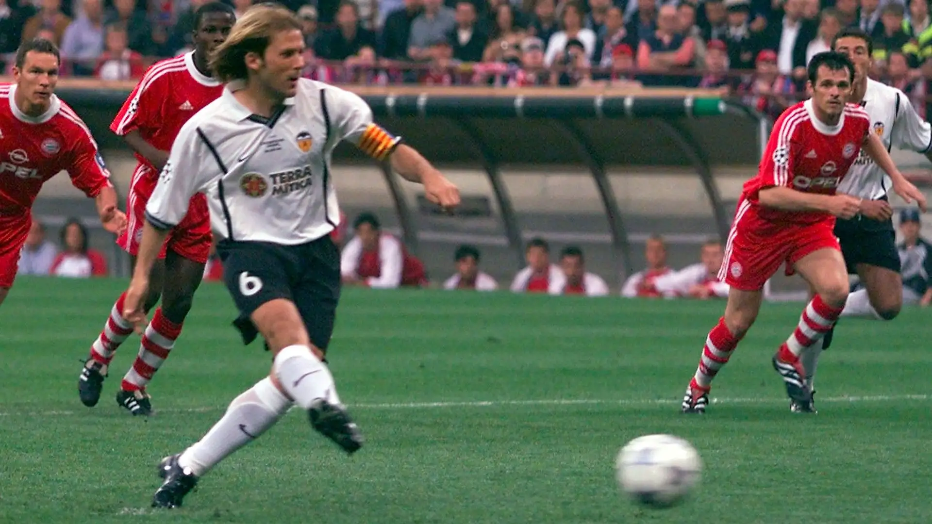 Gaizka Mendieta: leggenda del Valencia, dopo il ritiro dal mondo del calcio ha avviato la carriera da disc jockey
