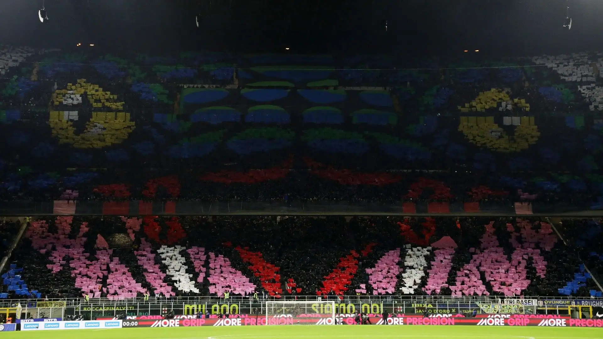 I fan dell'Inter hanno allestito una spettacolare coreografia che rappresentava un serpente