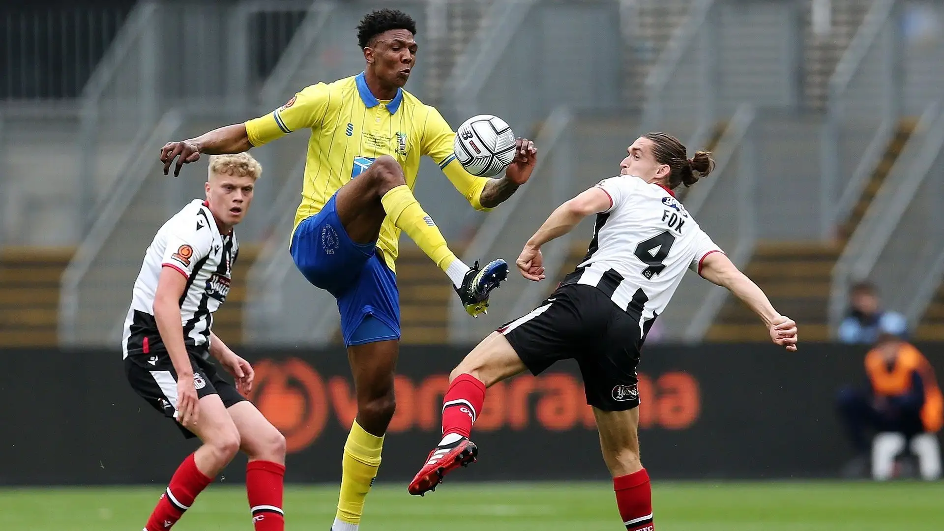 Kyle Hudlin (Gran Bretagna, calcio): 210 cm  di altezza
