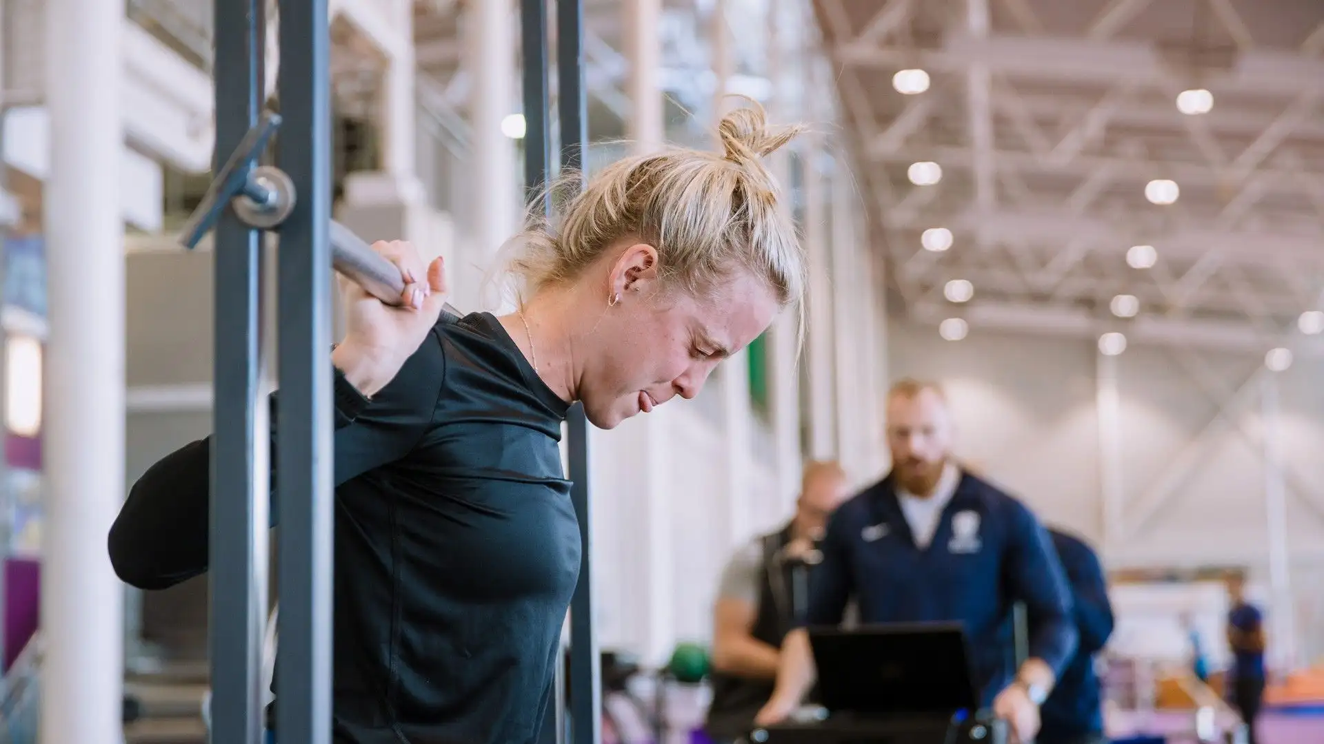 Nell'allenamento di Keely Hodgkinson è previsto anche il sollevamento pesi