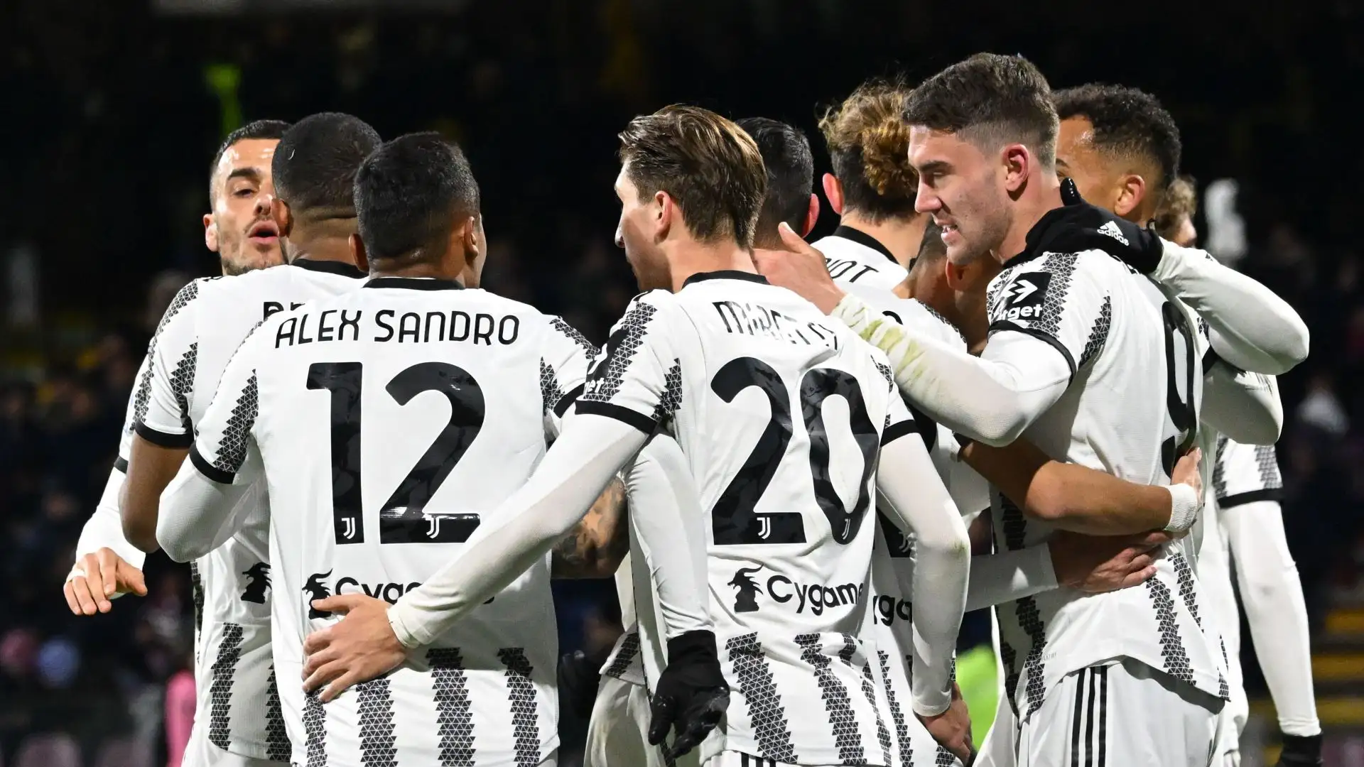 L'unico obiettivo rimasto per Alex Sandro e compagni è la Coppa Italia