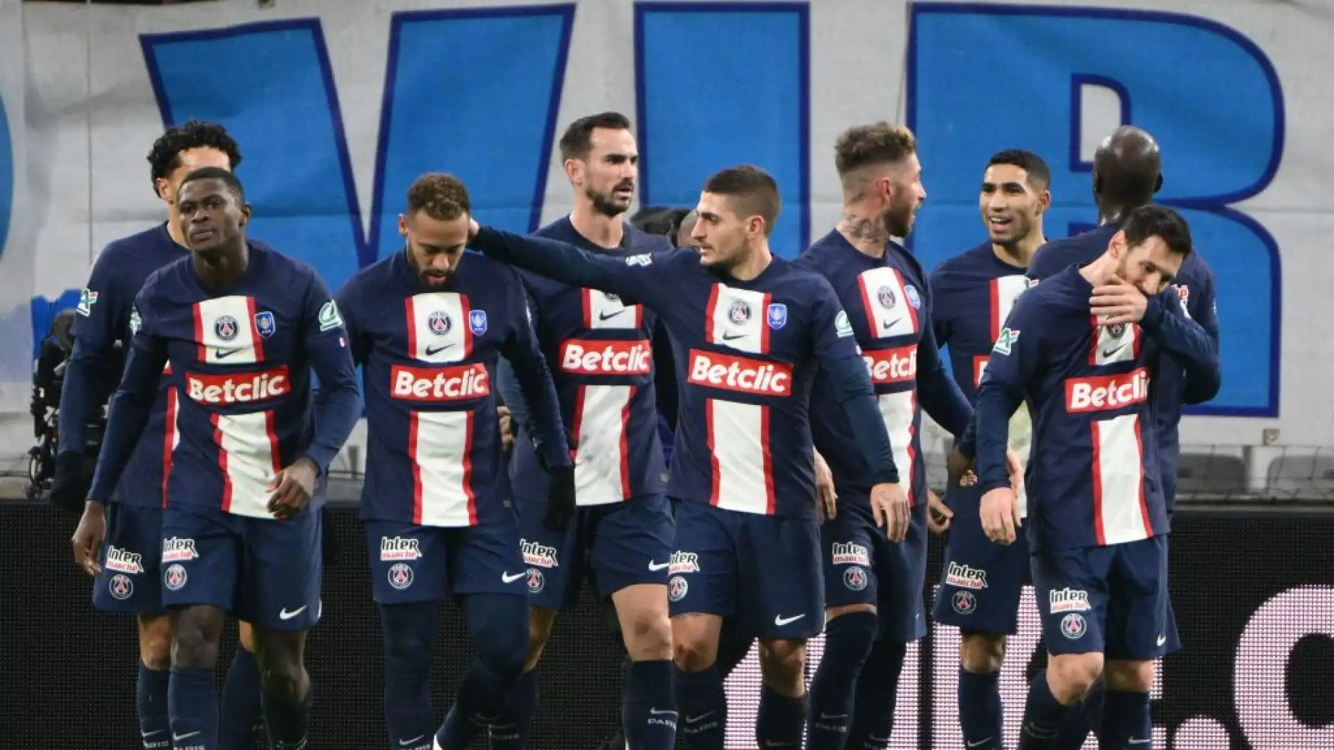 5- PSG 889,05 mln €