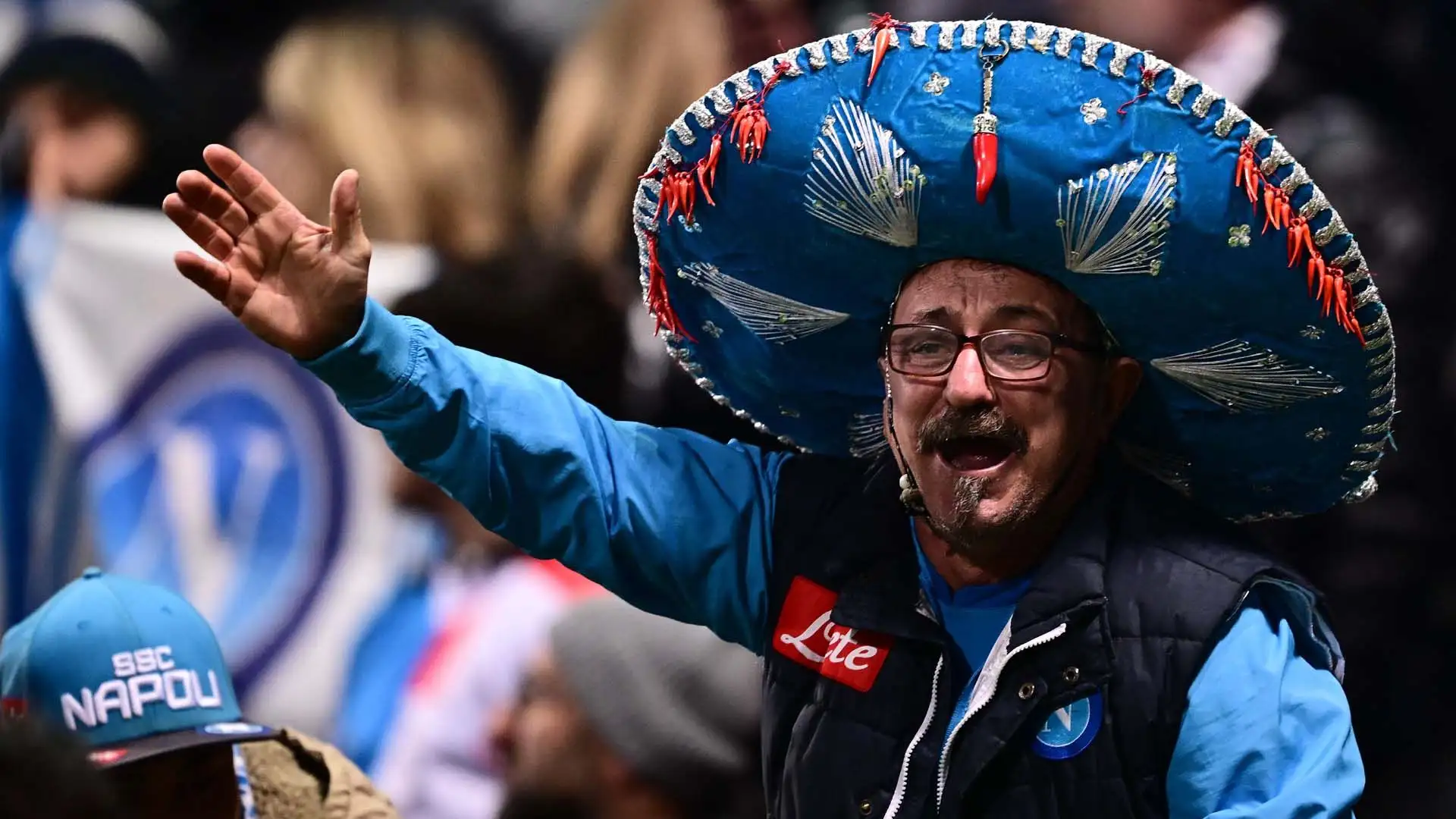 Un simpatico tifoso del Napoli fa finta di essere messicano