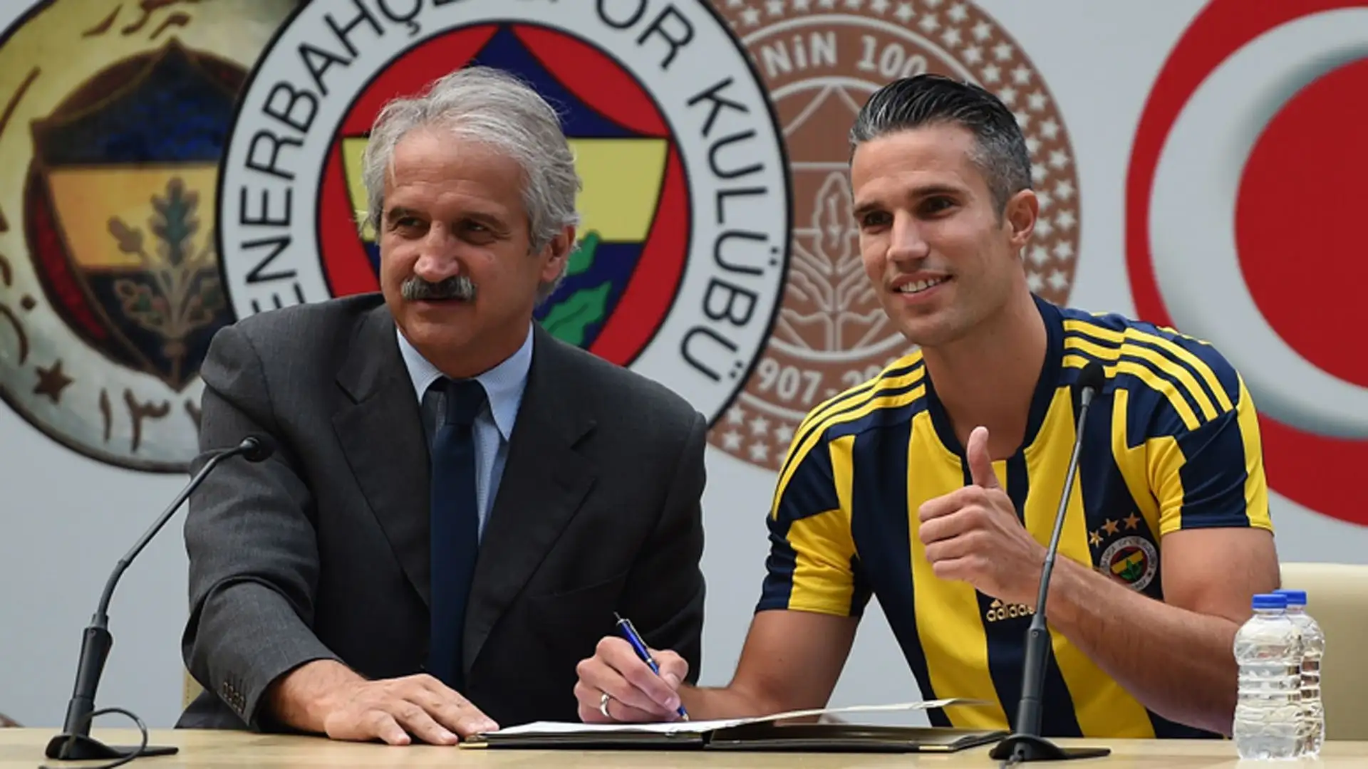 Qui con Van Persie Giuliano Terraneo, che ha parato prima per il Monza e poi per il Milan
