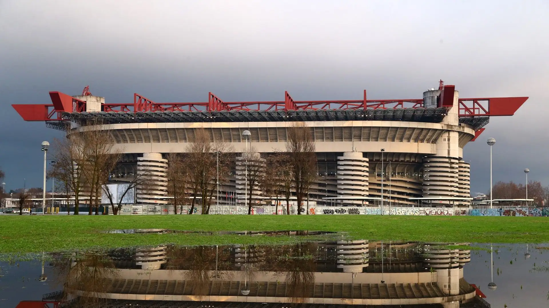 San Siro - Milano, Italia: lo stadio di Milano, sede del Milan e dell'Inter, noto per la sua architettura e la sua importanza storica
