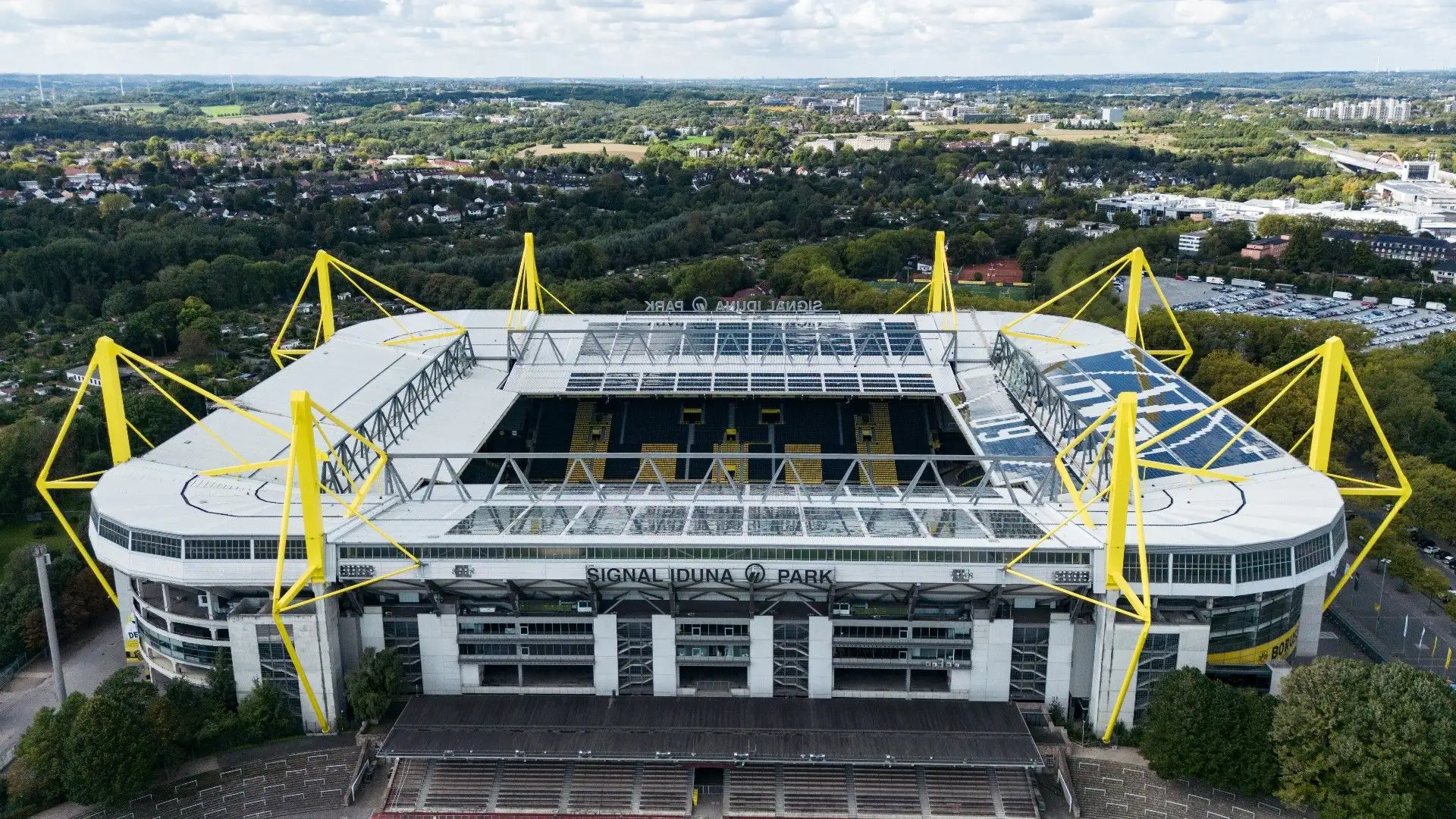 Signal Iduna Park - Dortmund, Germania: lo stadio del Borussia Dortmund, noto per la sua architettura e la sua intensa atmosfera creata dai tifosi
