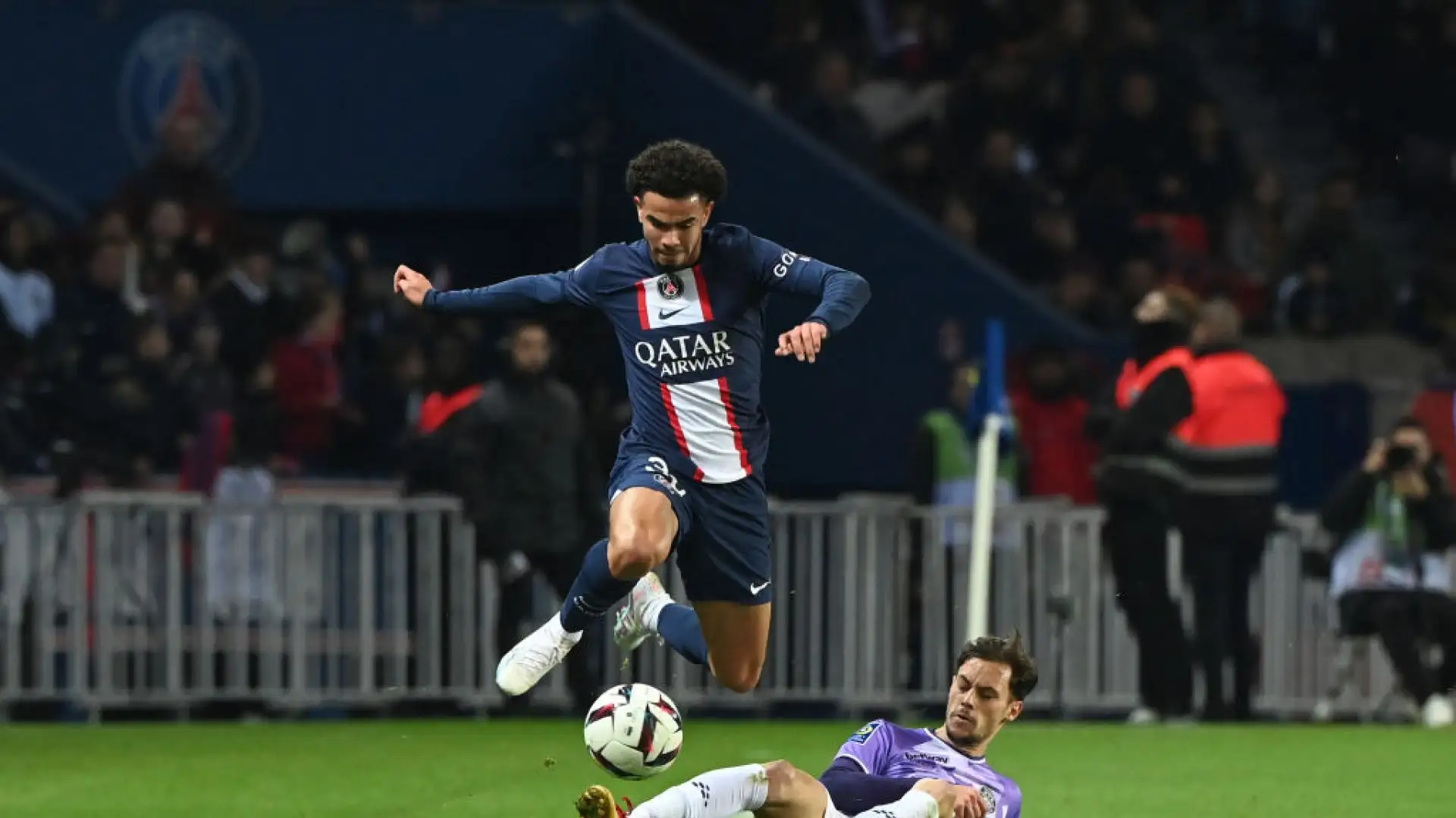 Il 25 ottobre 2022 fa il suo debutto in Champions contro il Maccabi Haifa diventando il più giovane esordiente della storia del PSG nella massima competizione europea