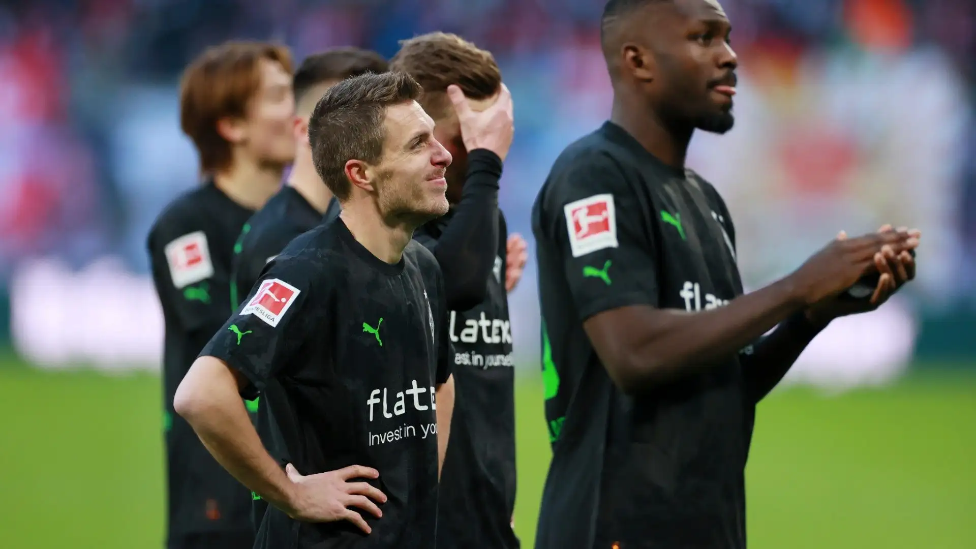 I calciatori del Borussia Monchengladbach a fine partita hanno avuto un confronto con i loro tifosi