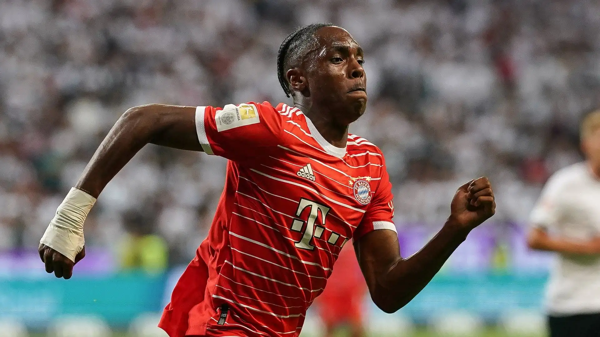 3- Mathys Tel, 5 agosto 2022, 17 anni 3 mesi 9 giorni

