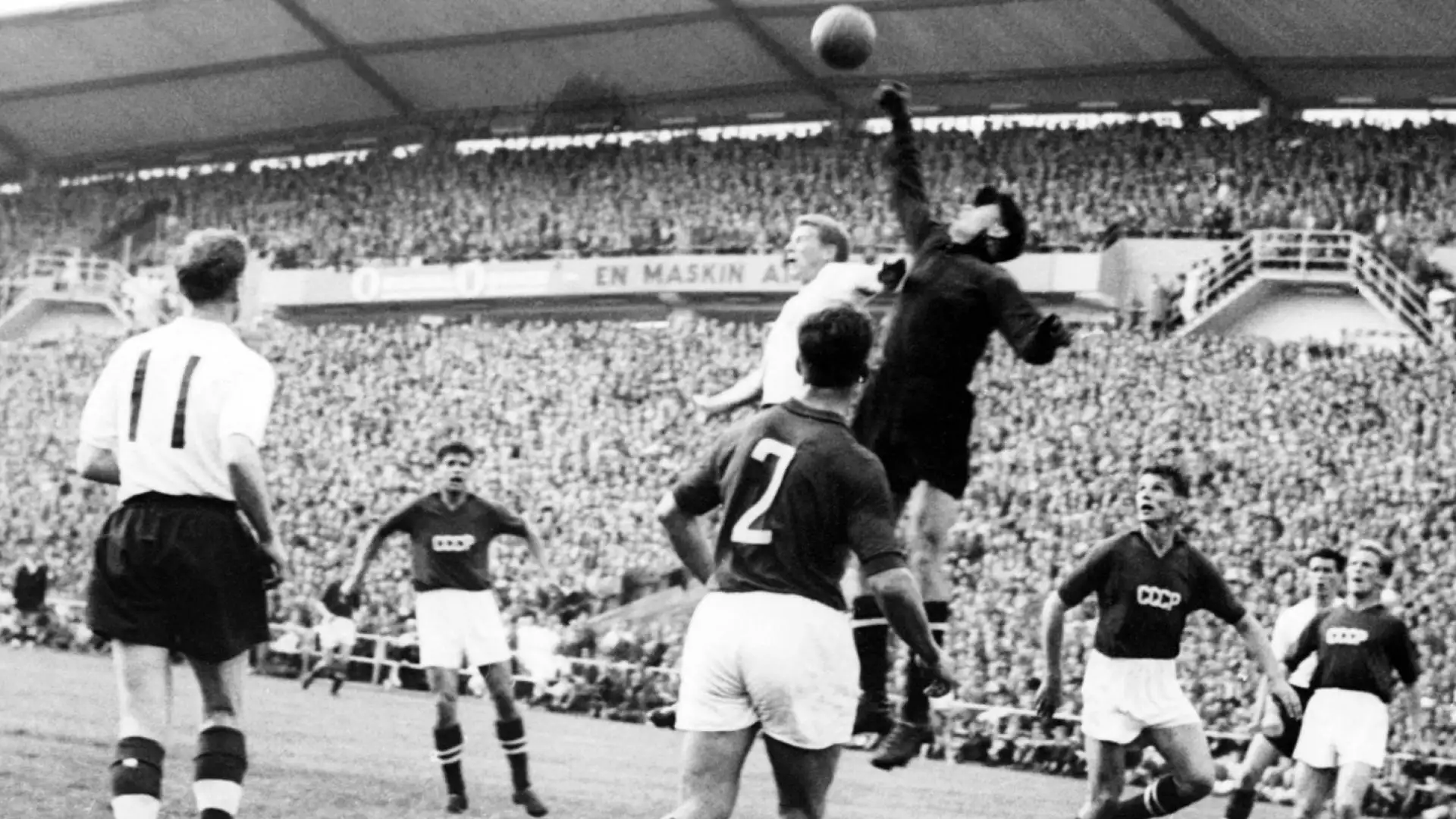 1- Lev Yashin
