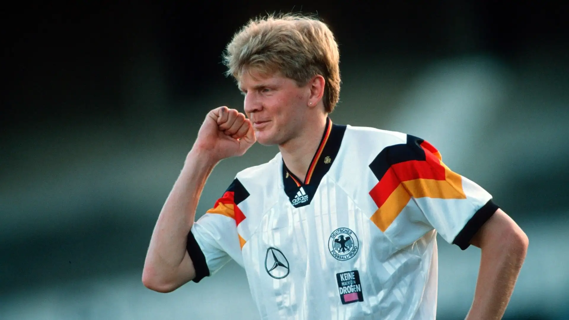 Stefan Effenberg (Borussia M'gladbach, Bayern Monaco, Fiorentina, Wolfsburg, Al-Arabi) lavora in banca
