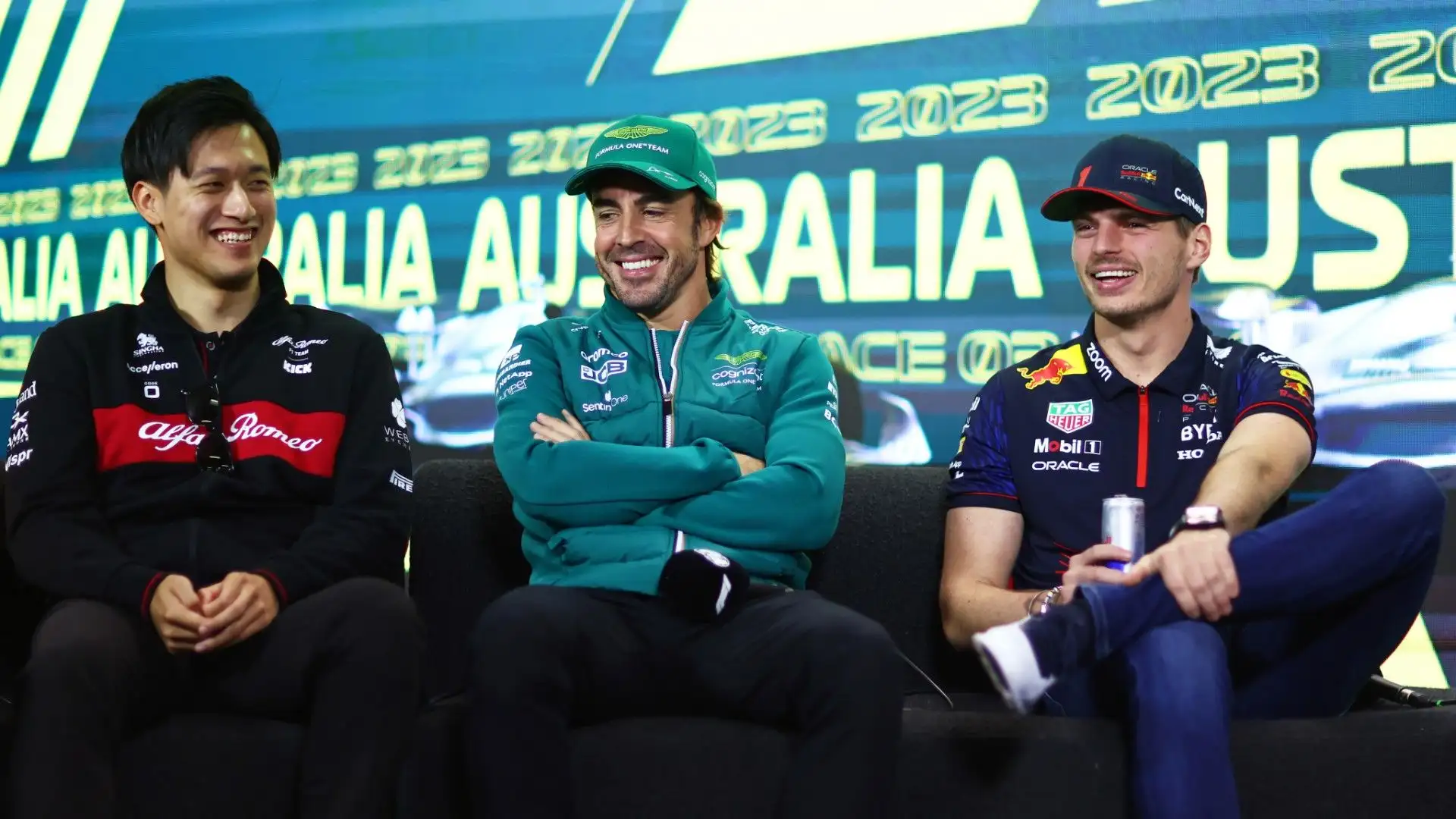 Per la conferenza stampa, Verstappen ha deciso di evitare la parrucca 