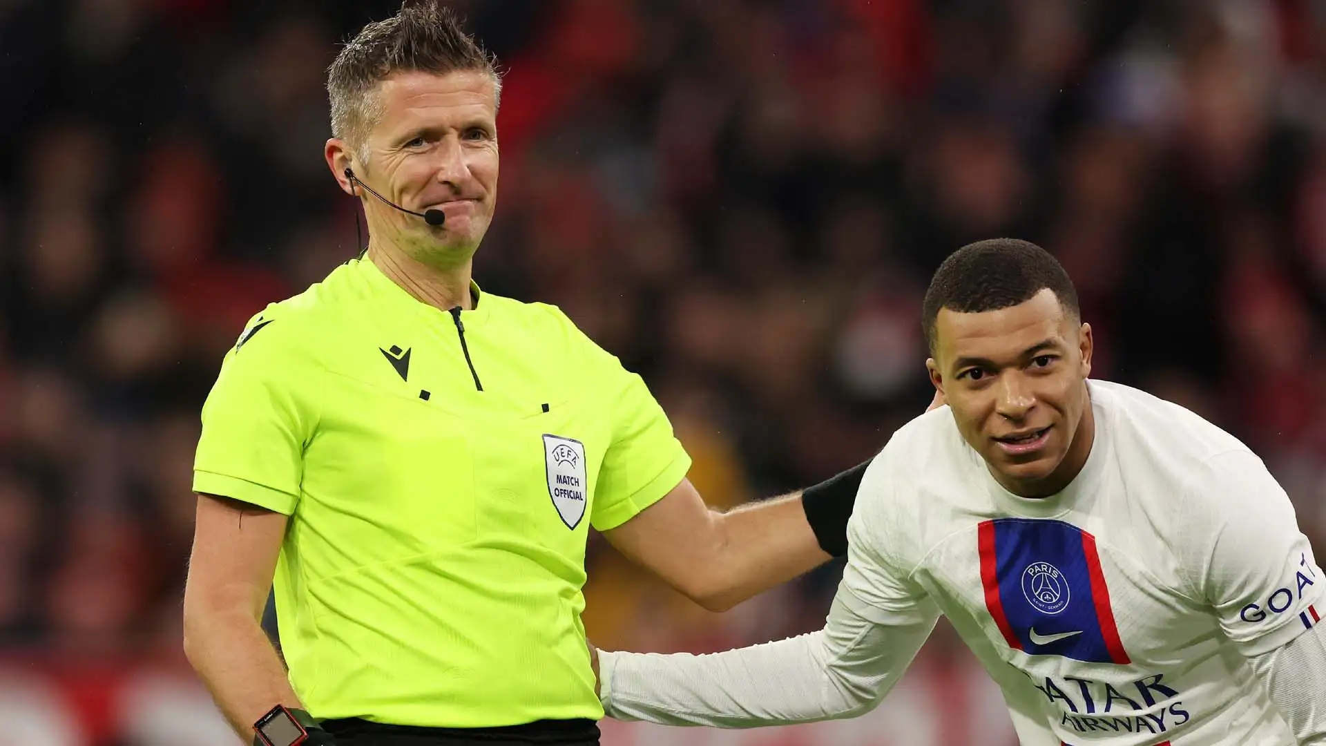 Qui Mbappé con l'arbitro, l'italiano Orsato