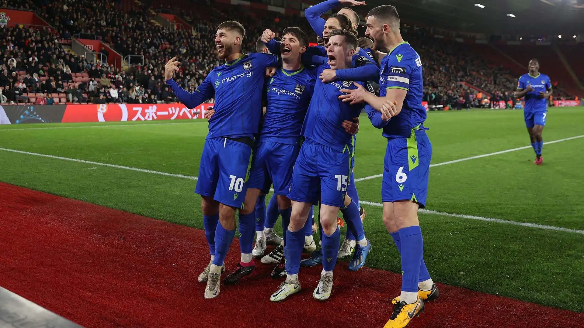 In campo, poi, il Grimsby sarebbe rimasto in campo per ore a festeggiare