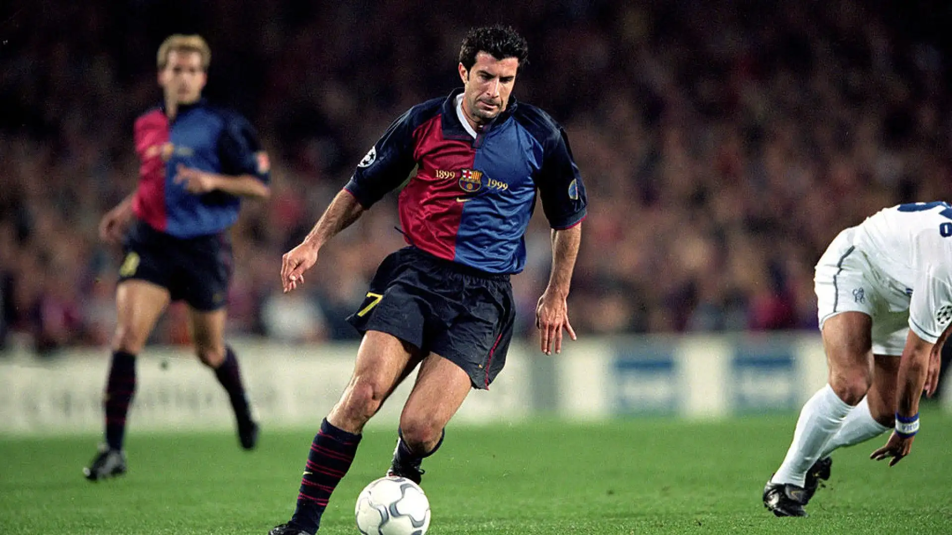3- Luís Figo: stagione 2000/2001 al Real Madrid per 60 milioni di euro 