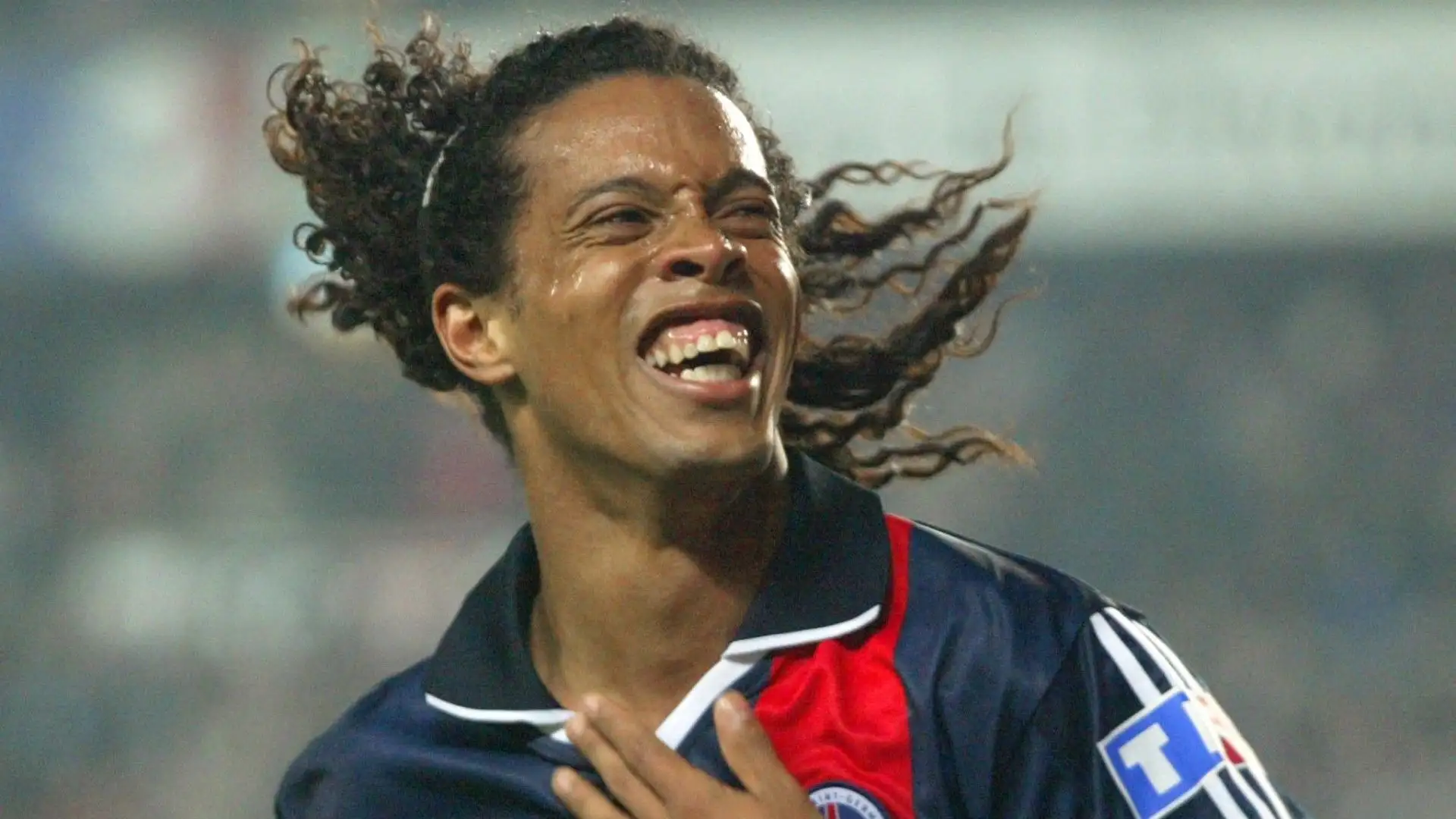 3- Ronaldinho stagione 2003/2004 al Barcellona per 32,25 mln €
