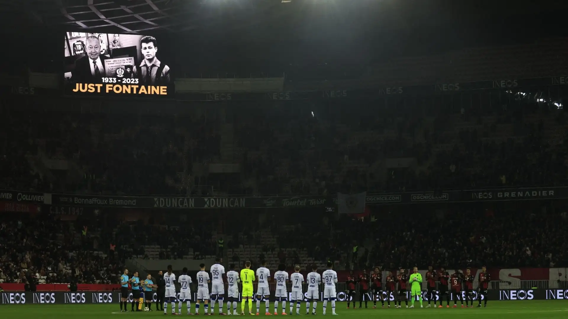 In Ligue1 Just è stato ricordato all'inizio delle partite