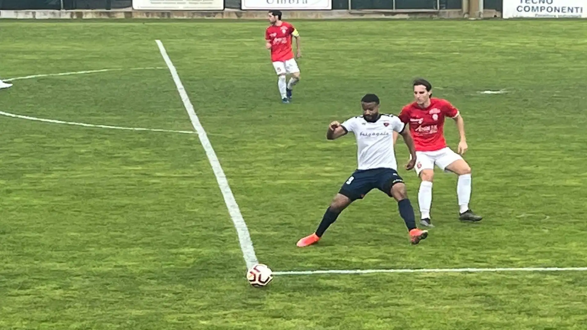 Marcatura nell'1vs1 evitando di dare l'appoggio all'attaccante girato spalle alla porta