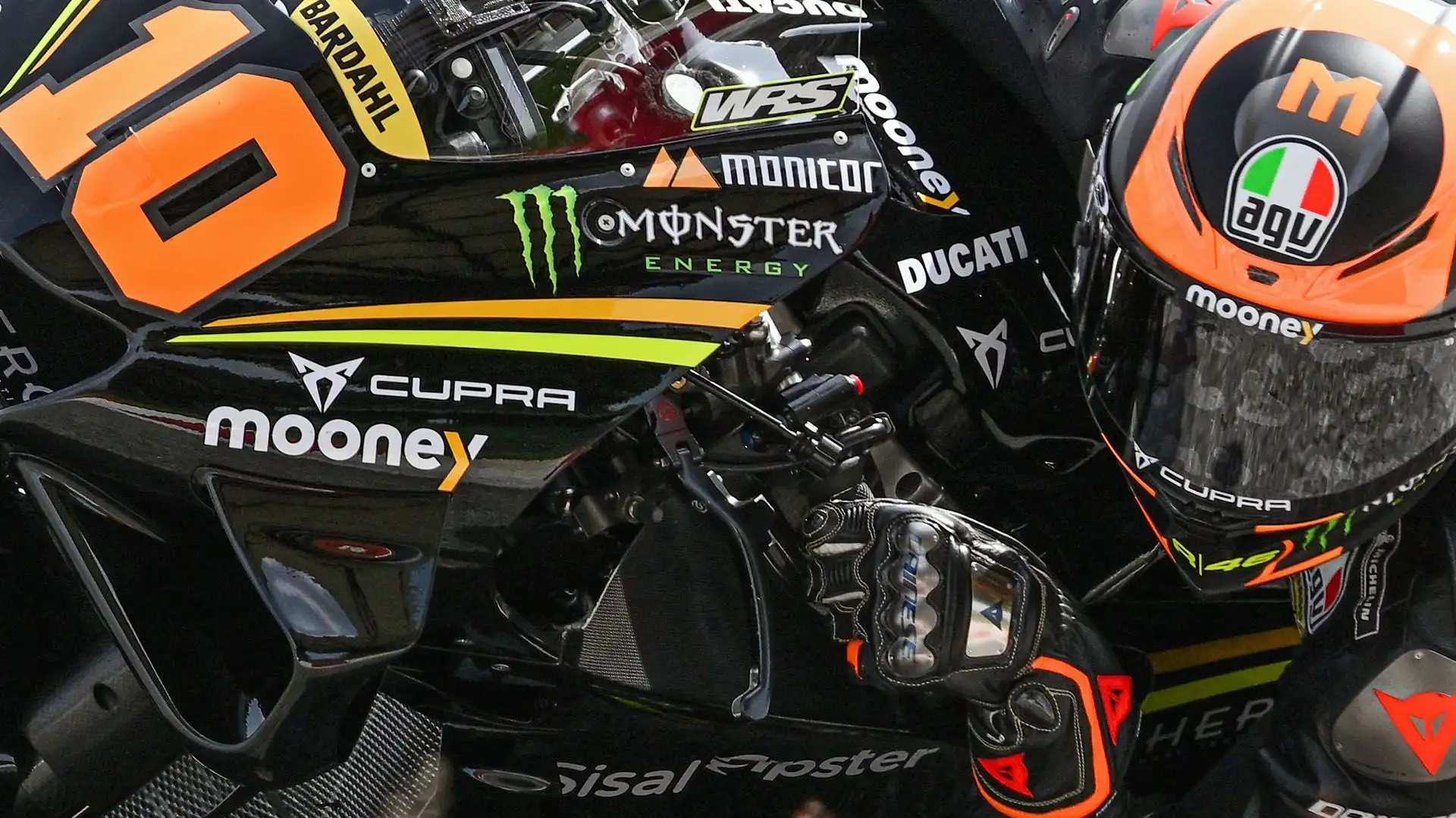 10 - Luca Marini (Italia) - Mooney VR46 Racing Team - Ducati