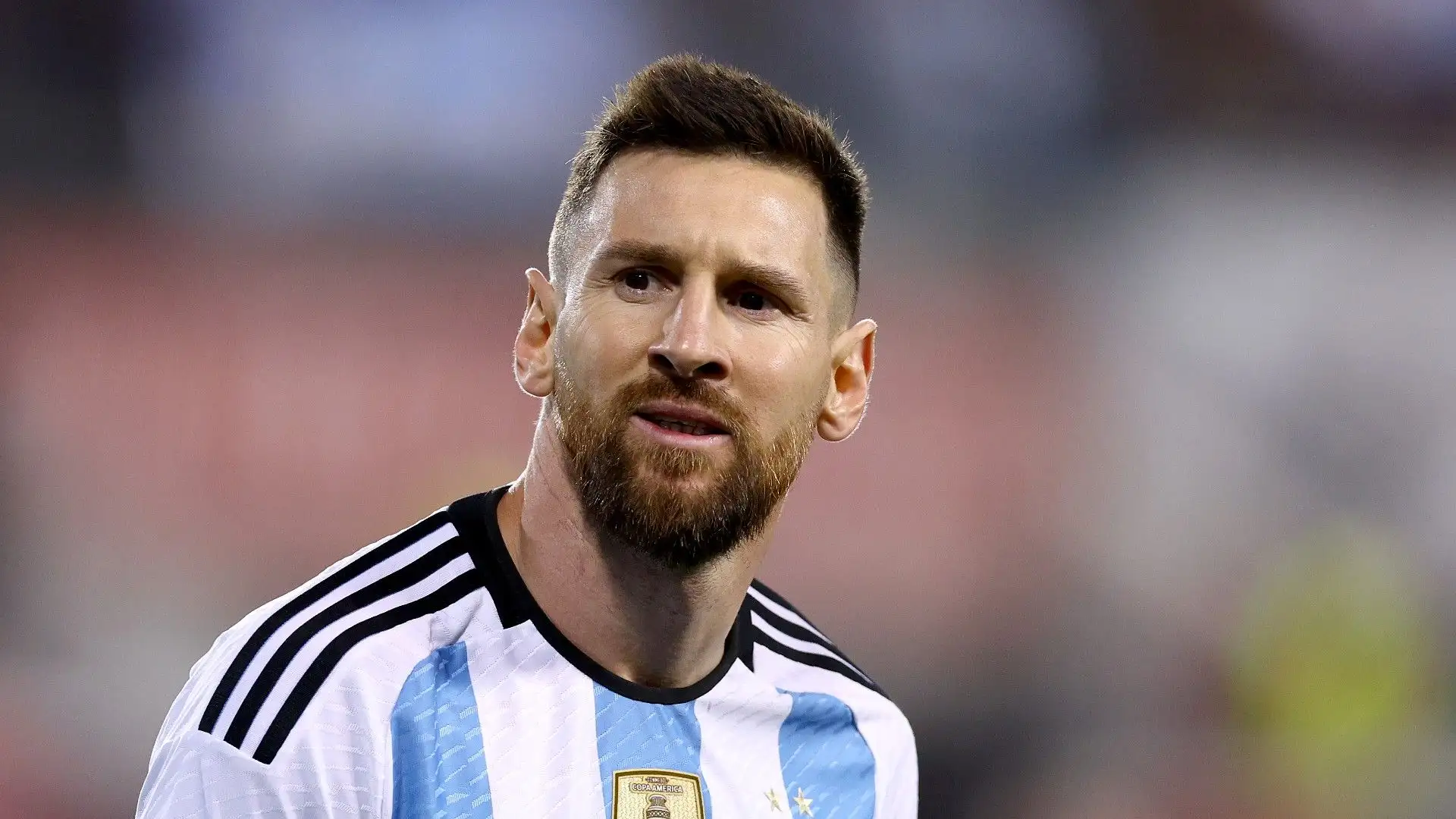 B: Messi fece un provino con il Como che però decise di scartarlo perchè troppo piccolo fisicamente
