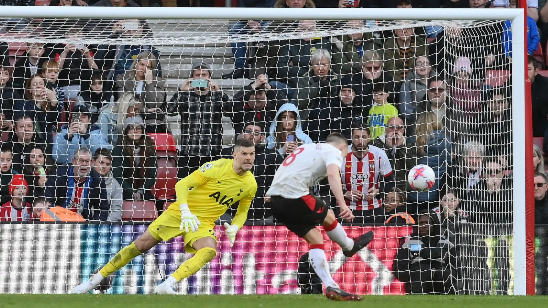 Ward-Prowse ha realizzato il calcio di rigore del definitivo 3-3 nei minuti di recupero