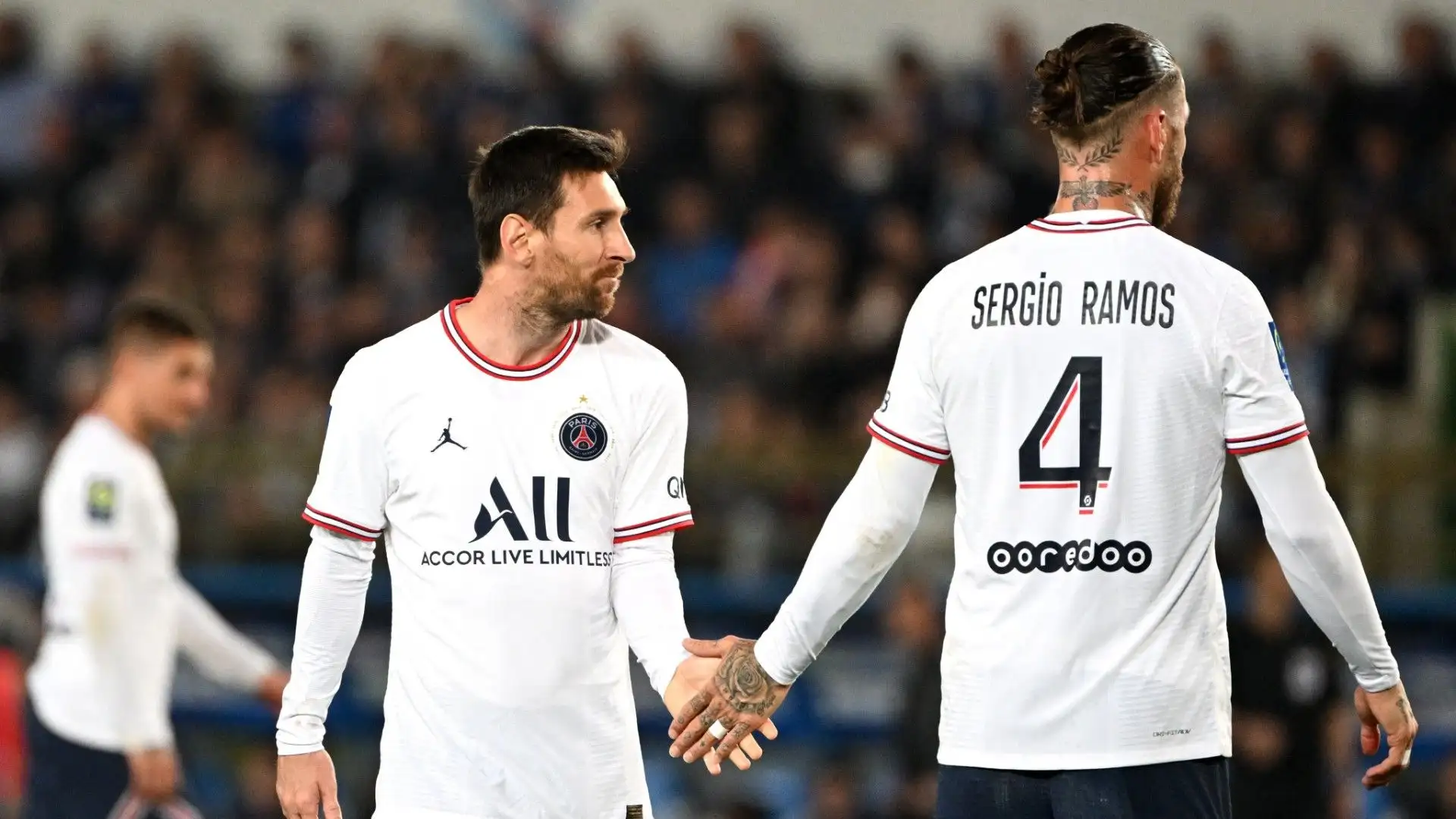 Ora, al PSG, il difensore spagnolo gioca con Lionel Messi