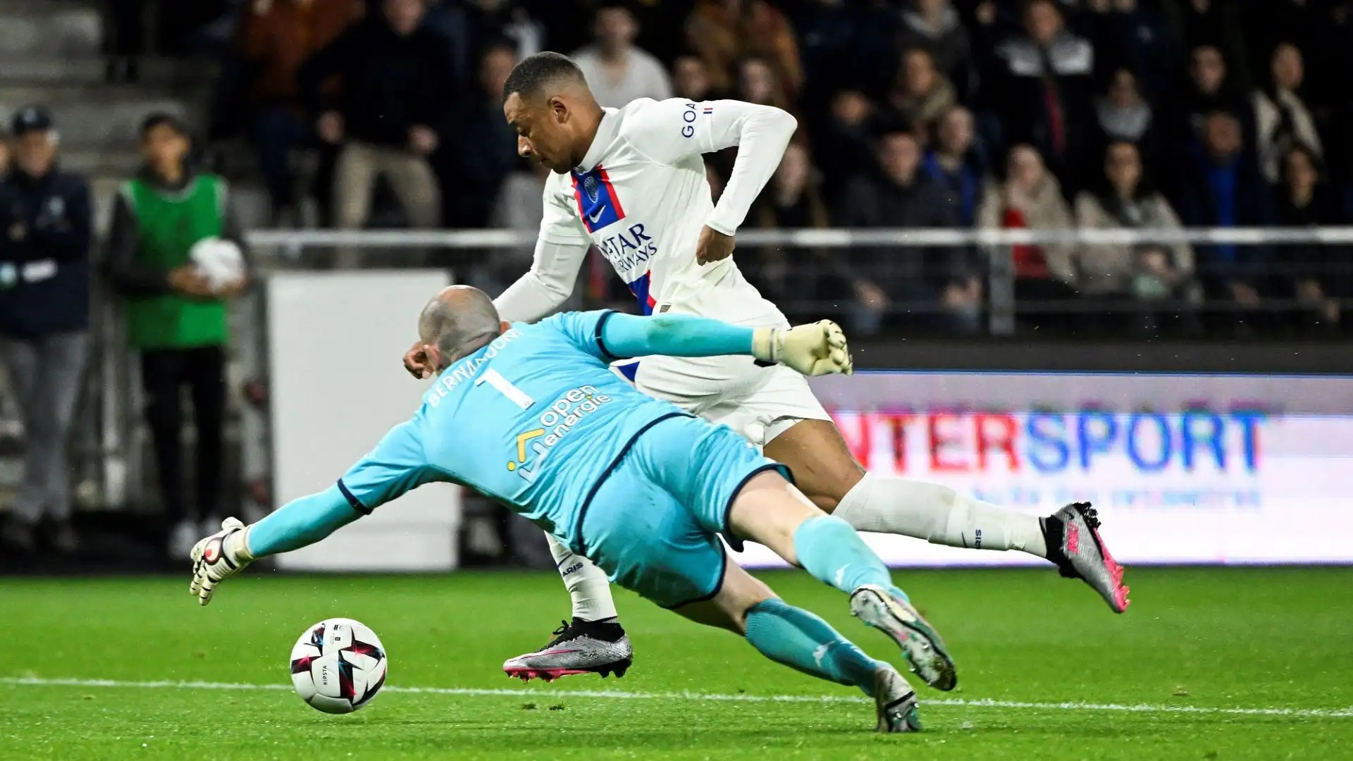 Messi ha trovato Mbappé con un grande passaggio da oltre 40 metri