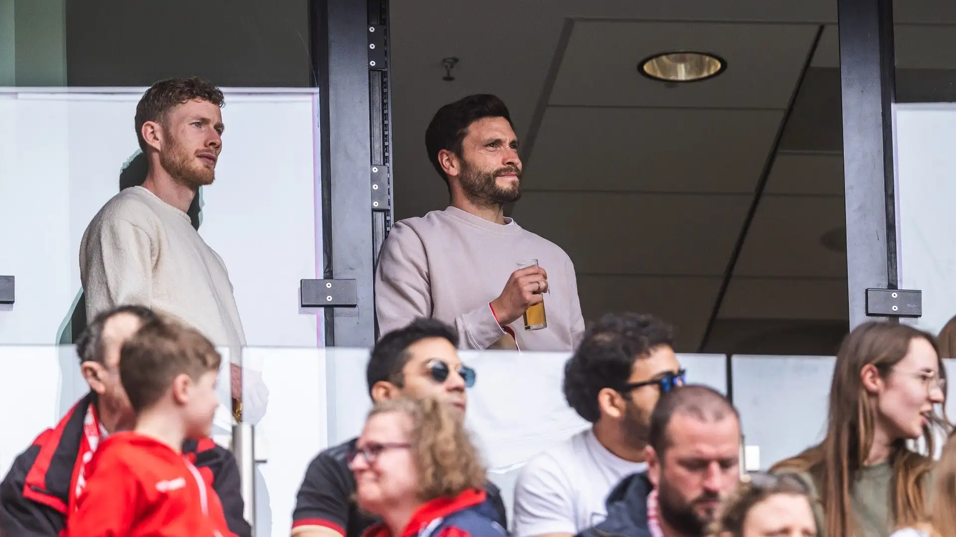 Anche Jonas Hector, difensore e capitano del Colonia maschile, ha assistito alla partita