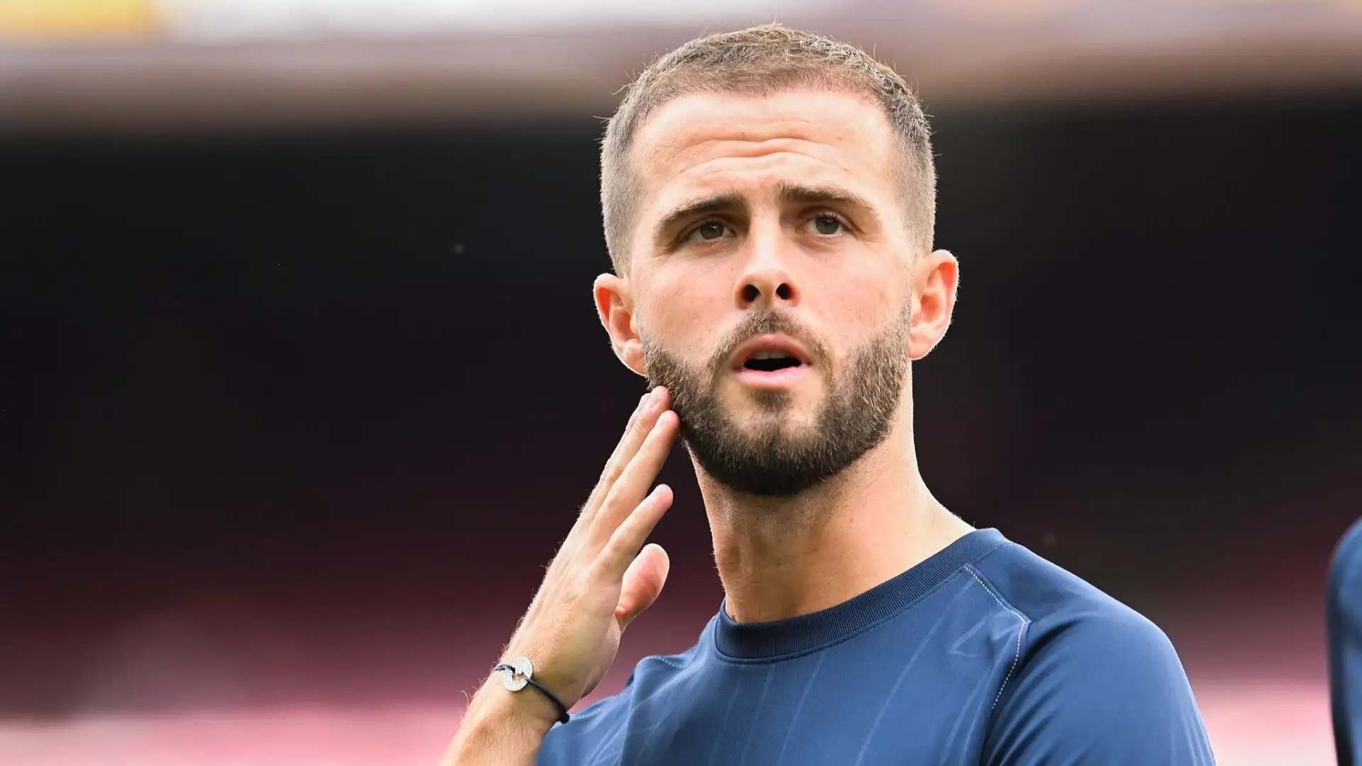 Miralem Pjanić (Sharjah): il giocatore parla bosniaco, lussemburghese, francese e tedesco. Conosce inoltre l'italiano, lo spagnolo e l'inglese
