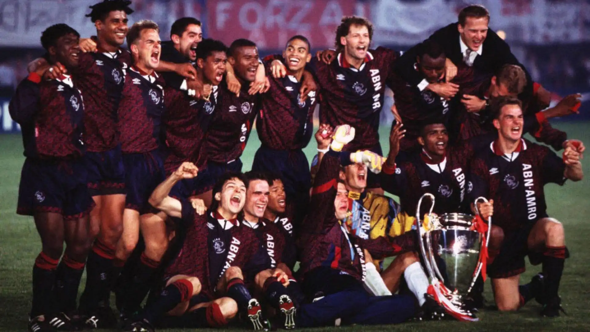 Ajax: 76 trofei
