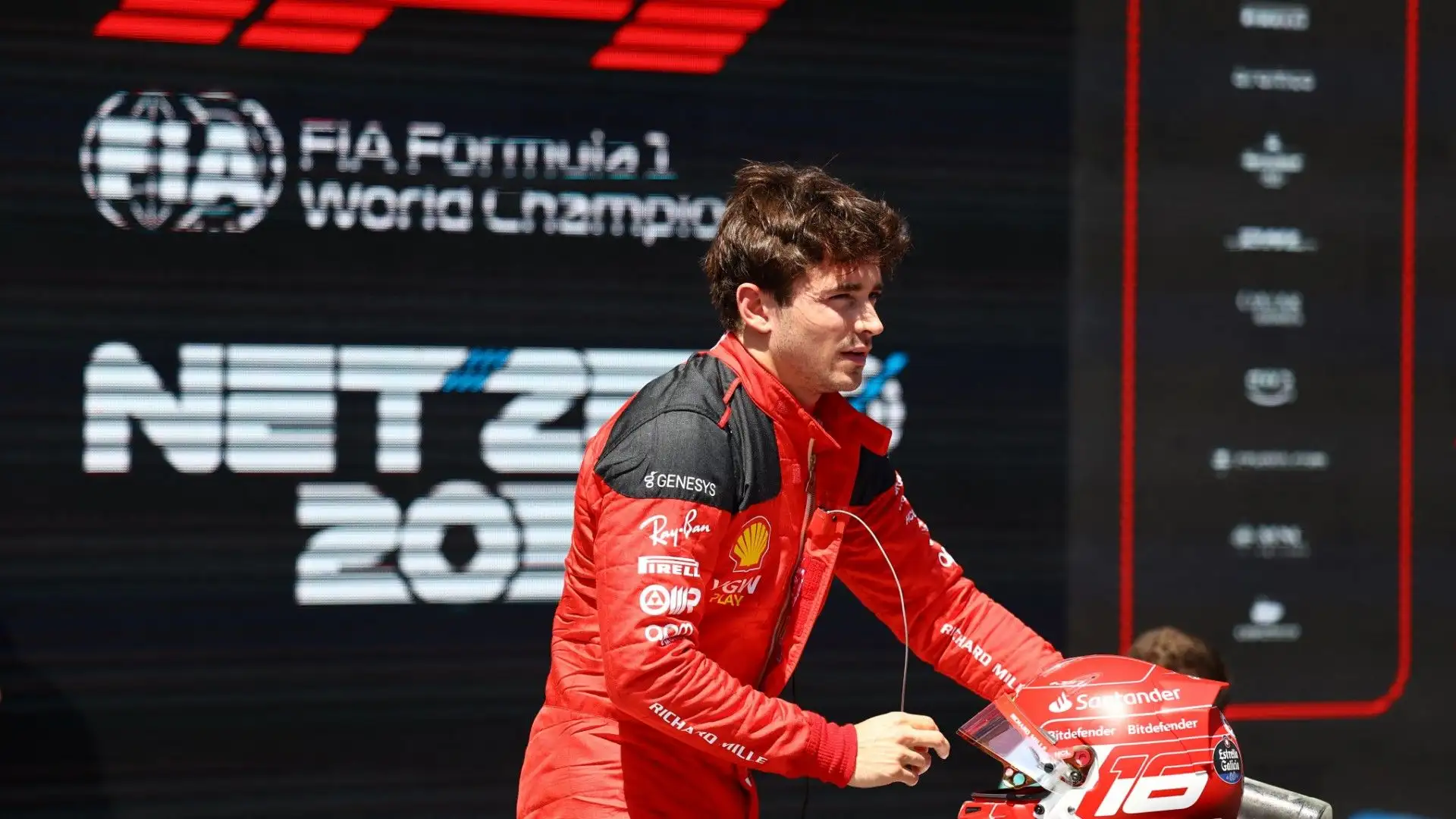 Nei giorni scorsi si è parlato di un possibile passaggio di Charles Leclerc in Mercedes nella prossima stagione ma il pilota ha smentito