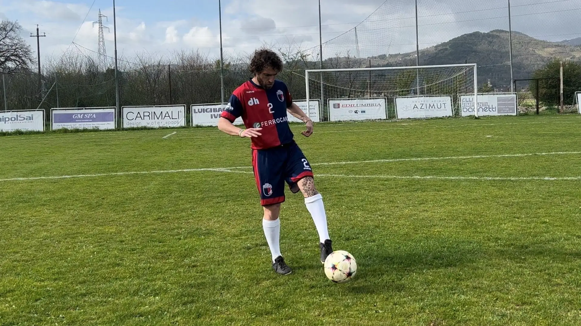 Il calcio d'interno collo è il gesto che statisticamente viene utilizzato di più, perché riesce a coprire quasi tutte le distanze e può essere dosata la forza in funzione della necessità: calcio d'angolo, punizioni, rigori.