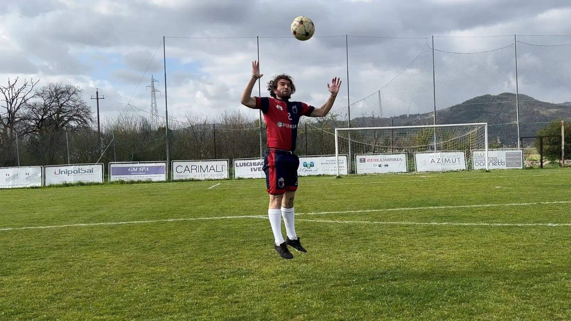 Il colpo di testa è un'arte, frutto di esperienza e caratteristiche fisiche ben precise, permette di risolvere diversi problemi durante la gara, dal duello aereo in difesa, alla possibilità di fare gol su un calcio d'angolo in attacco o semplicemente per effettuare un passaggio.