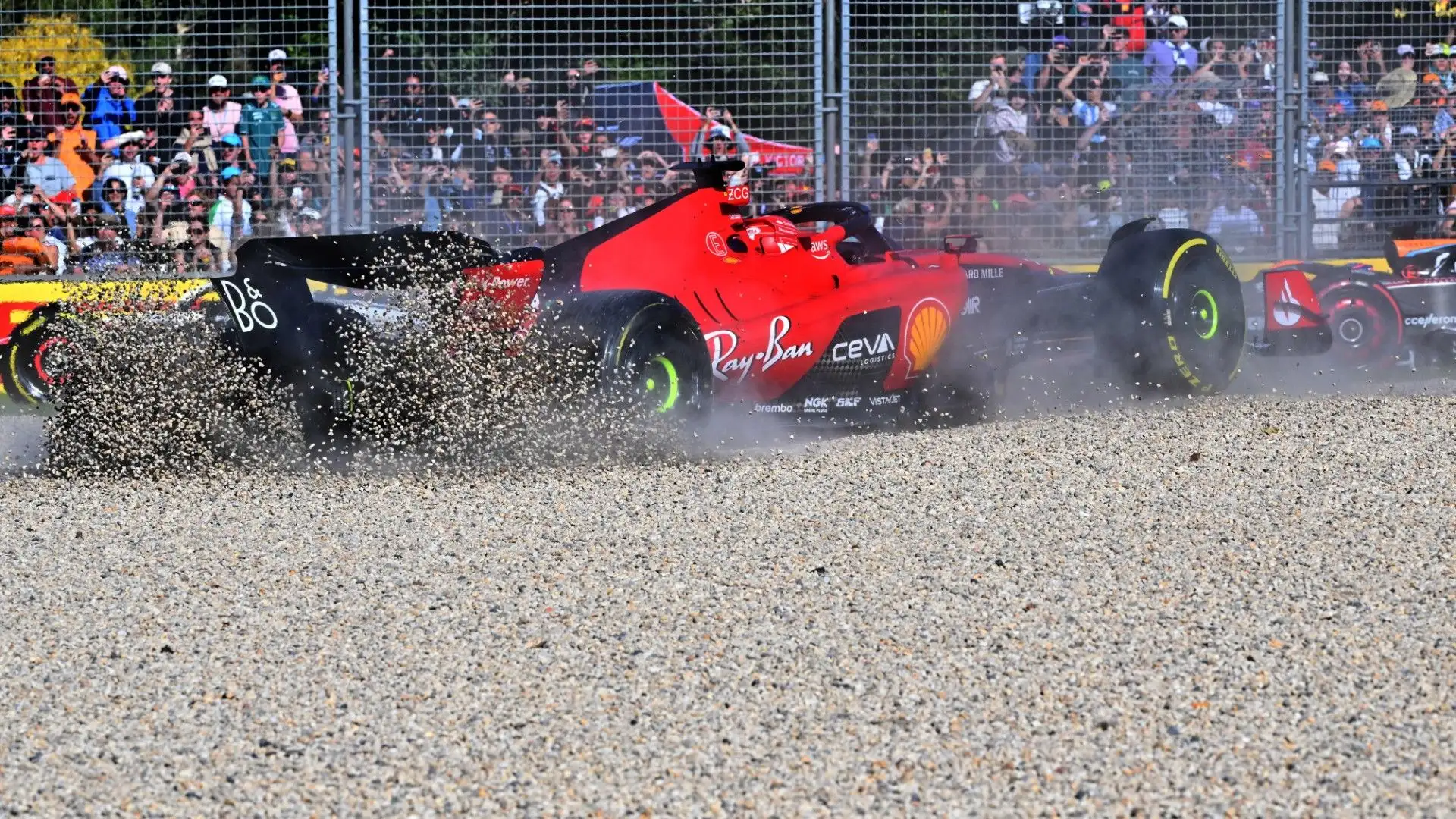 E' il secondo ritiro stagionale in 3 Gran Premi per Leclerc
