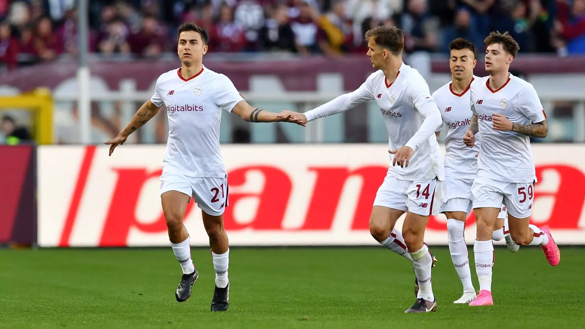 Roma, a Torino basta il rigore di Paulo Dybala: è terzo posto