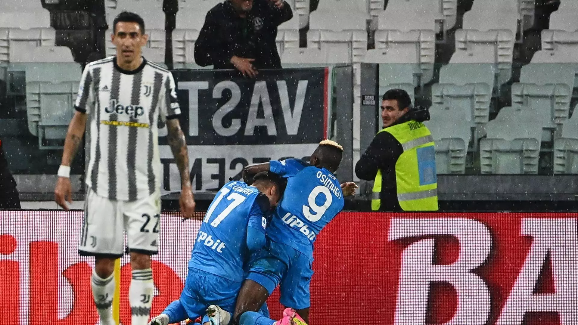 Il Napoli vede lo Scudetto: Juventus battuta all’ultimo respiro