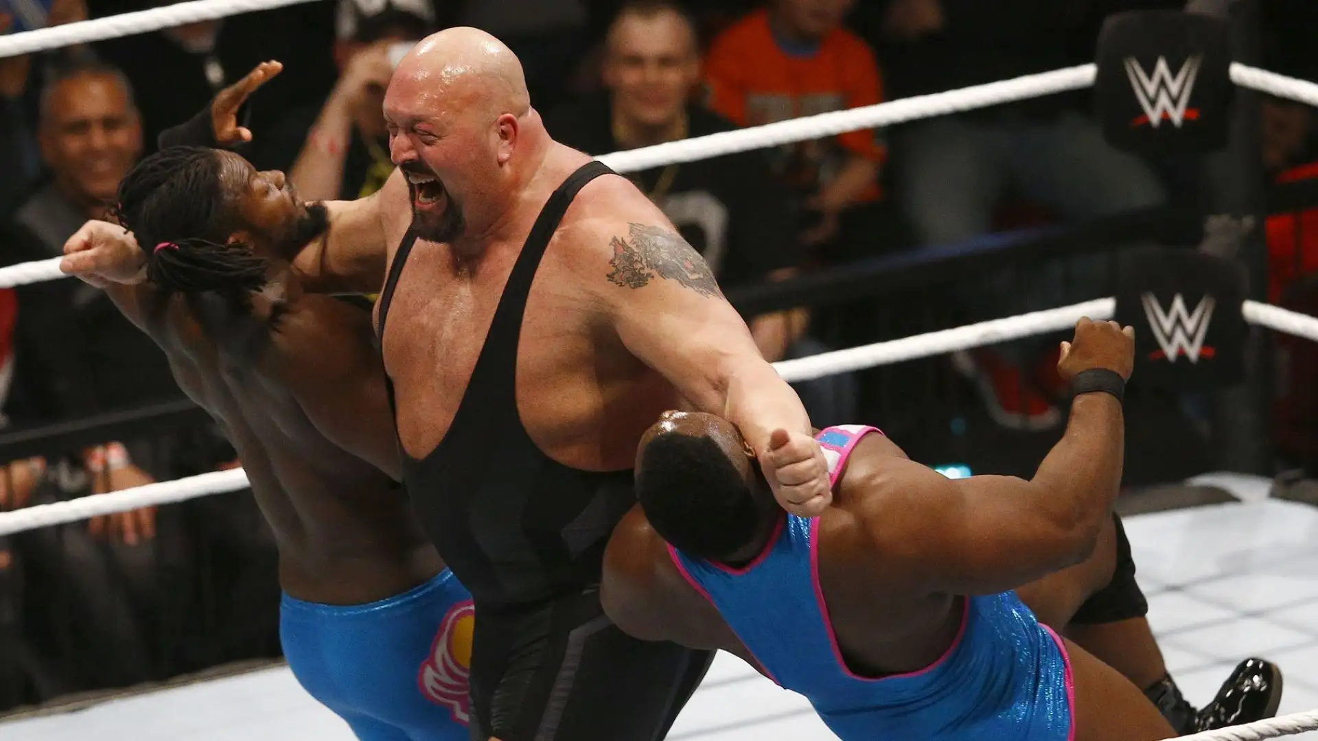 Big Show (Wrestling, Stati Uniti): 213 cm x 174 kg