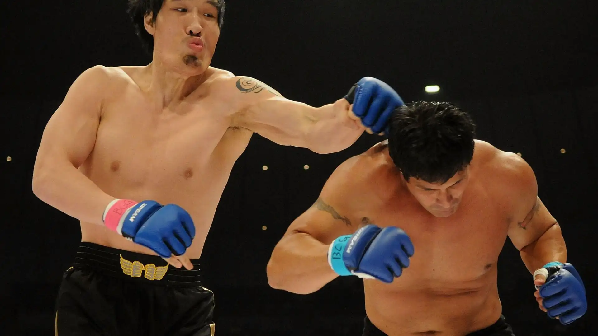 Choi Hong-man (Kickboxing, Corea del Sud): 218 cm x 160 kg