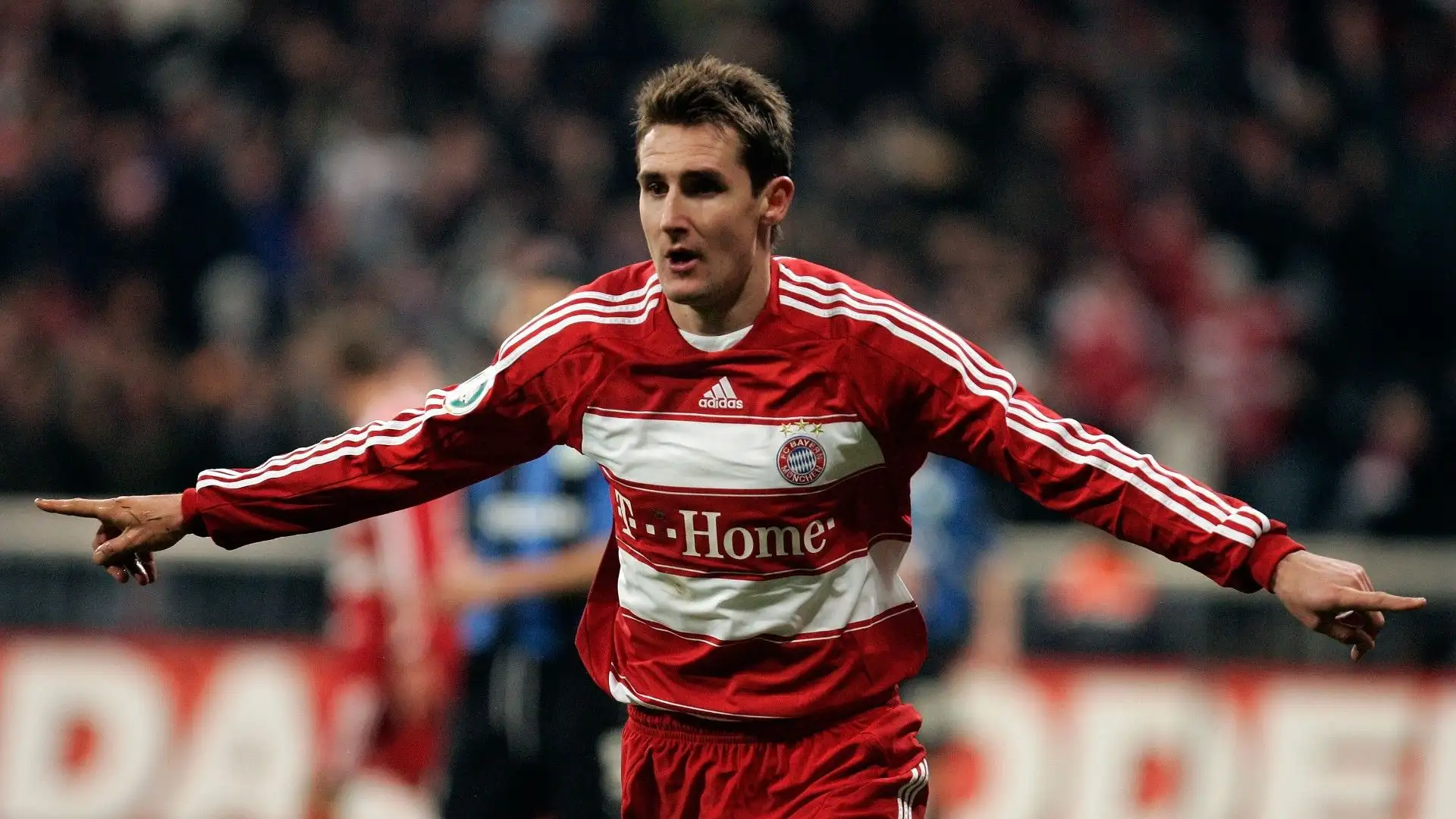 Miroslav Klose: tra i migliori calciatori tedeschi della storia recente. Nella stagione 2005-2006 è stato il capocannoniere della Bundesliga con 25 gol segnati

