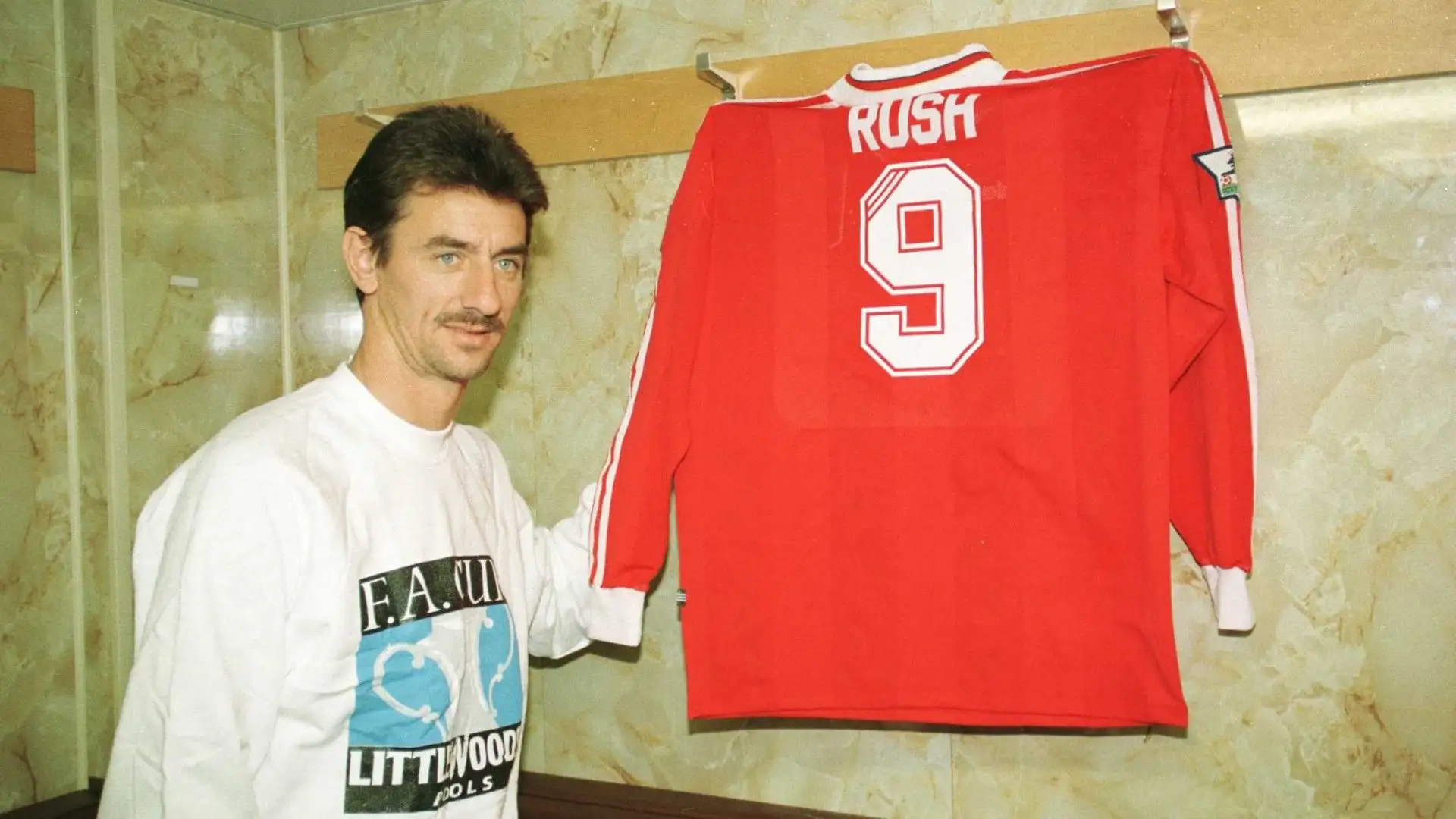 11- Ian Rush (Chester City, Liverpool, Juventus, Leeds United, Newcastle United, Sheffield United, Wrexham, Sydney Olympic)

