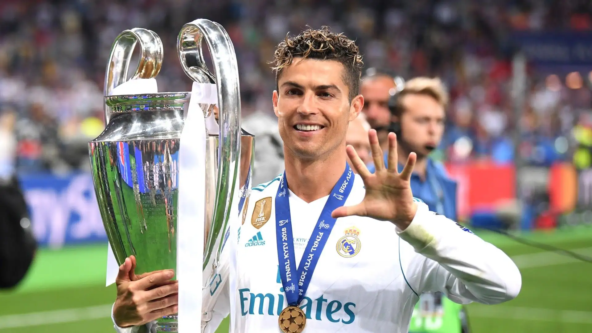Cristiano Ronaldo (UEFA Champions League: 5 Manchester United: 2007-2008, Real Madrid: 2013-2014, 2015-2016, 2016-2017, 2017-2018)