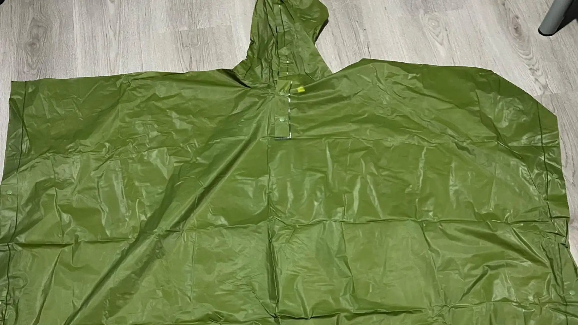 Il Poncho, un ottimo alleato per zaino e pellegrino nei giorni di pioggia battente