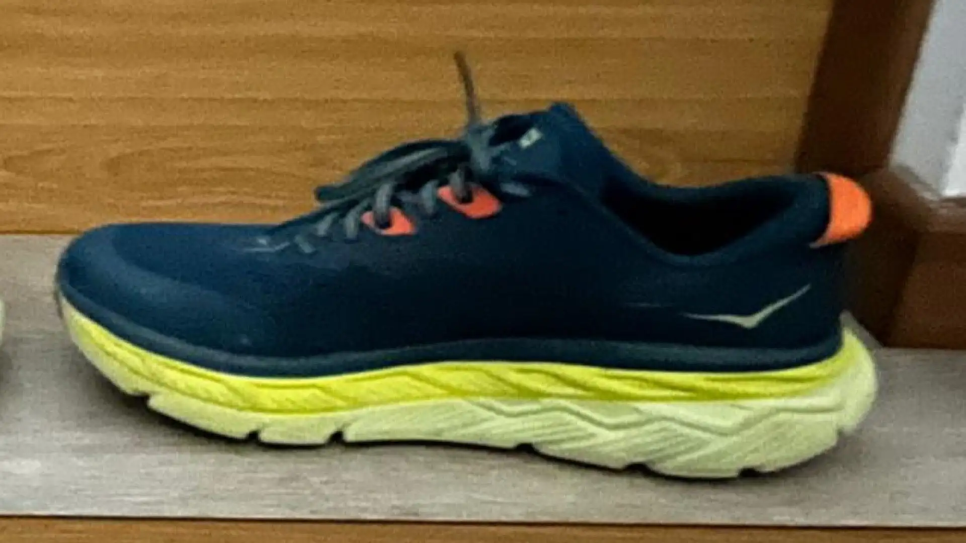 Scarpe adatte ad affrontare le lunghe distanze, da preferire quelle con rinforzo nella parte inferiore