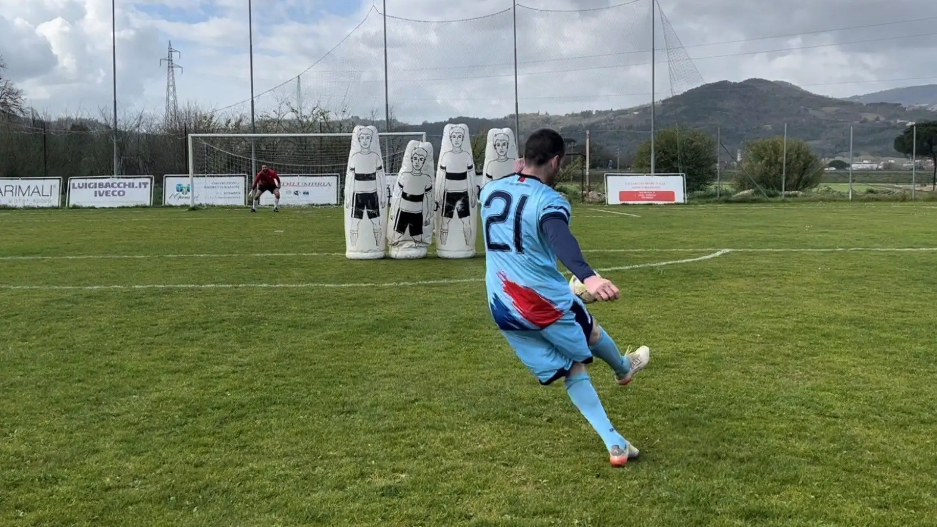 L’errore che non deve mai commettere il portiere è anticipare il movimento sulle ipotetiche intenzioni dell’avversario