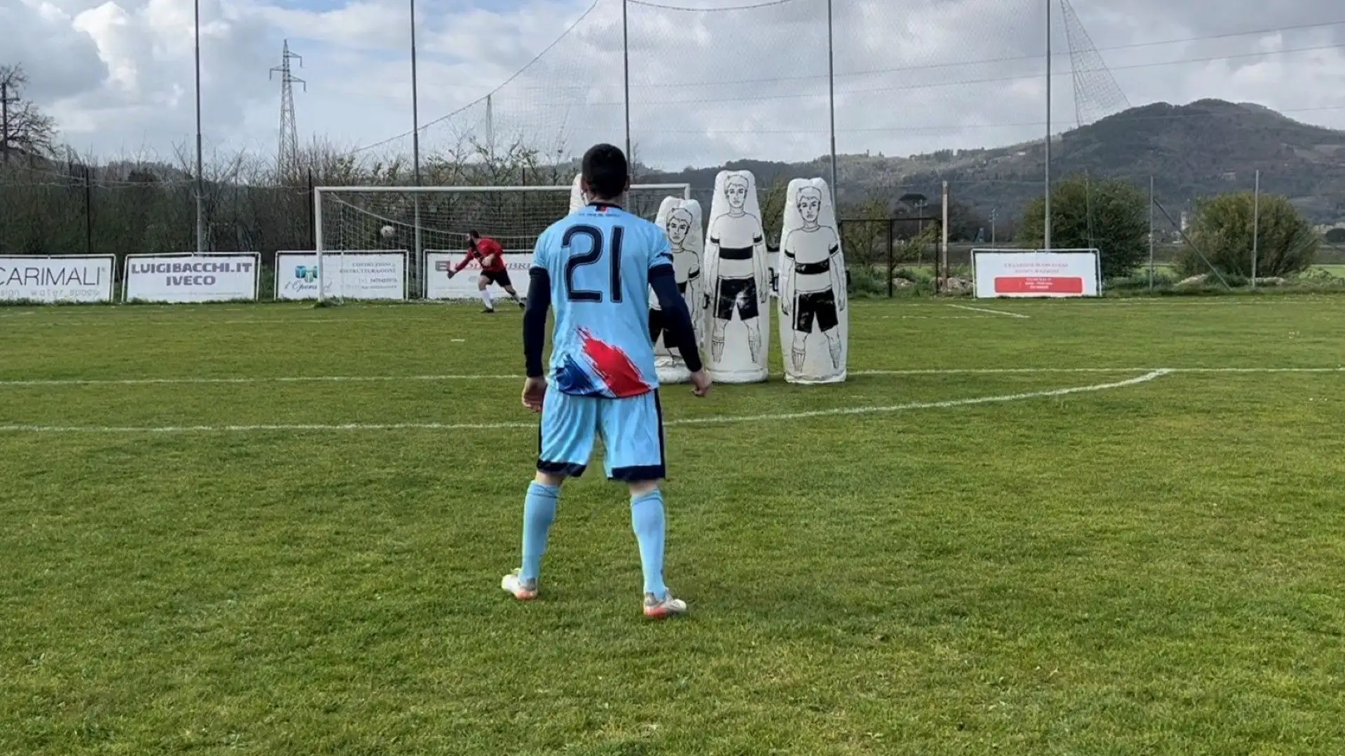 Se il portiere anticipa il movimento e l'avversario cambia idea, sarà difficilissimo invertire il movimento