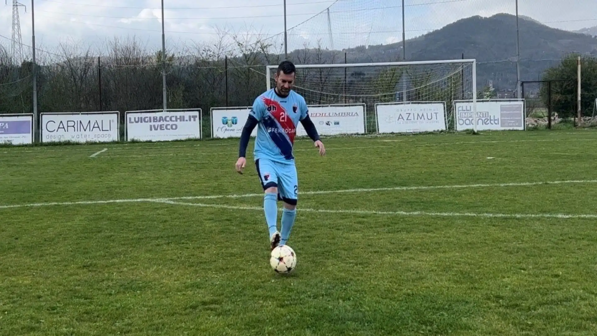 Il controllo di suola ha una sua funzione ben precisa, quella di preparare la giocata successiva senza toccare di nuovo la palla: per esempio può anticipare un tiro in porta